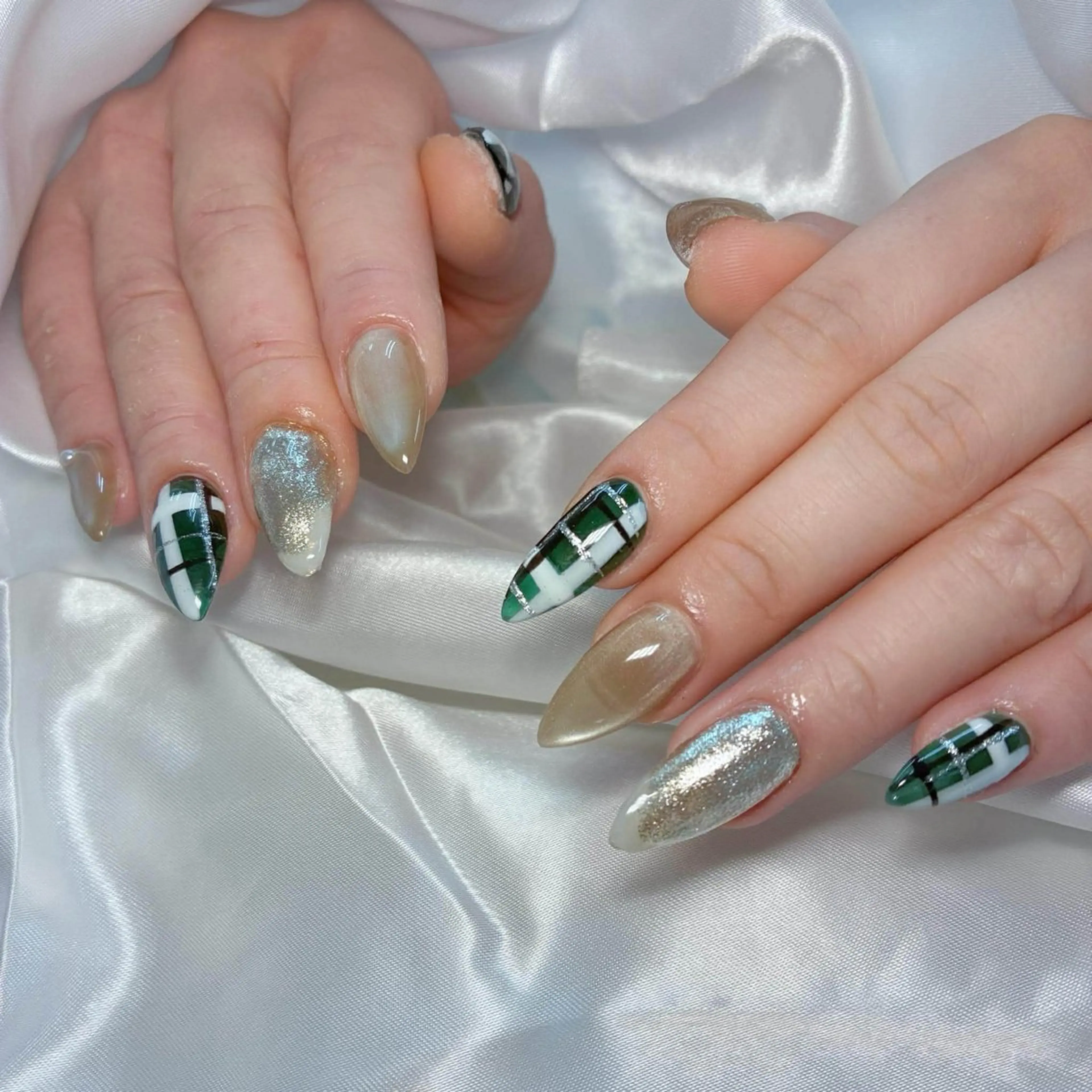 ネイル 桜ネイル フレンチネイル グラデーション 韓国ネイル マグネットネイル ハンドネイル ハンドケア Hara Nail 【パラジェル使用】のネイルデザイン