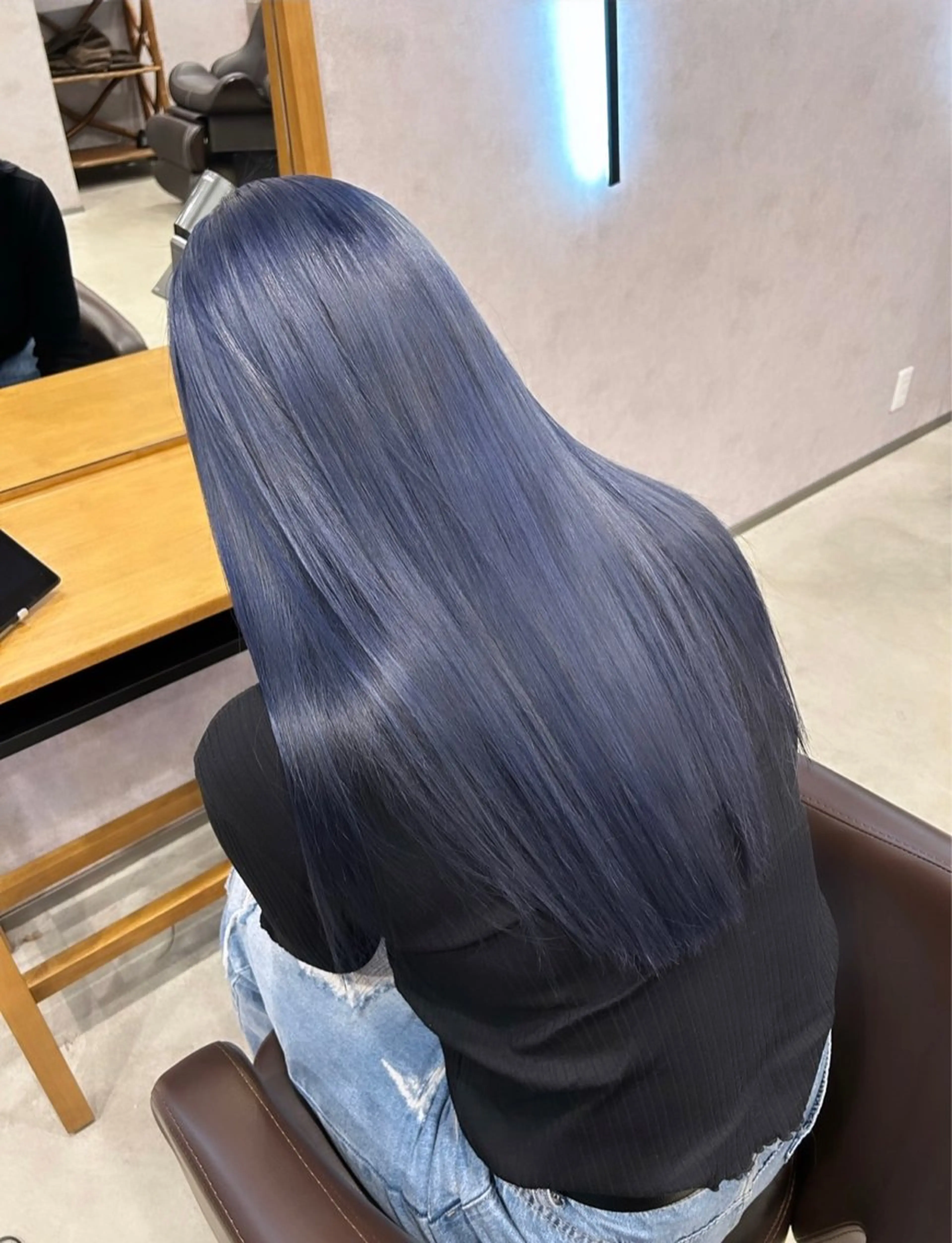 ロング カラー ブルーカラー QUON.伊勢崎店所属・ブリーチ＆ハイトーン 歌 心のヘアスタイル