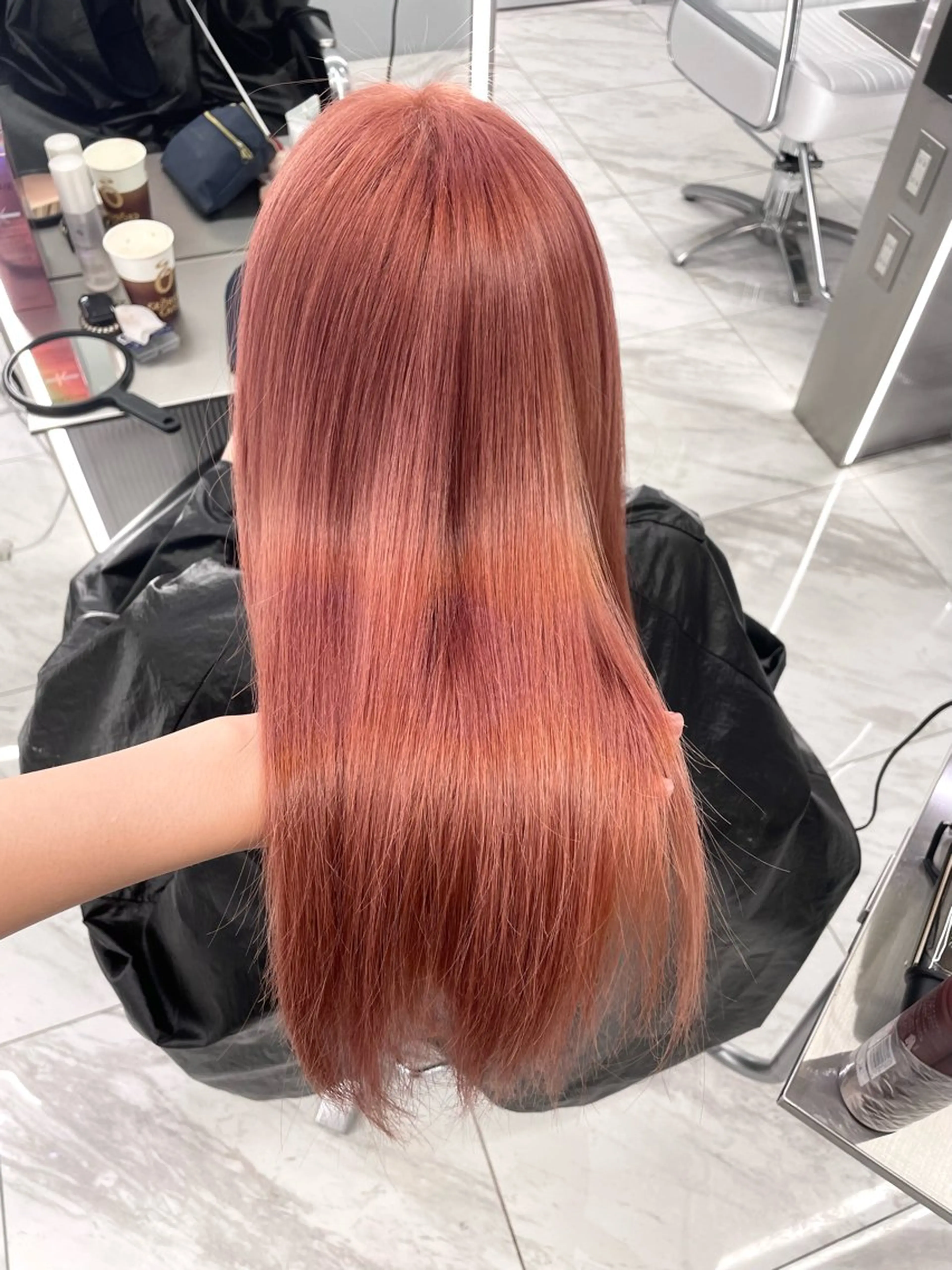 ロング カラー オレンジ ピンクカラー カット ヘアカラー トリートメント 菜々🫧新宿 透明感ケアブリーチのヘアスタイル