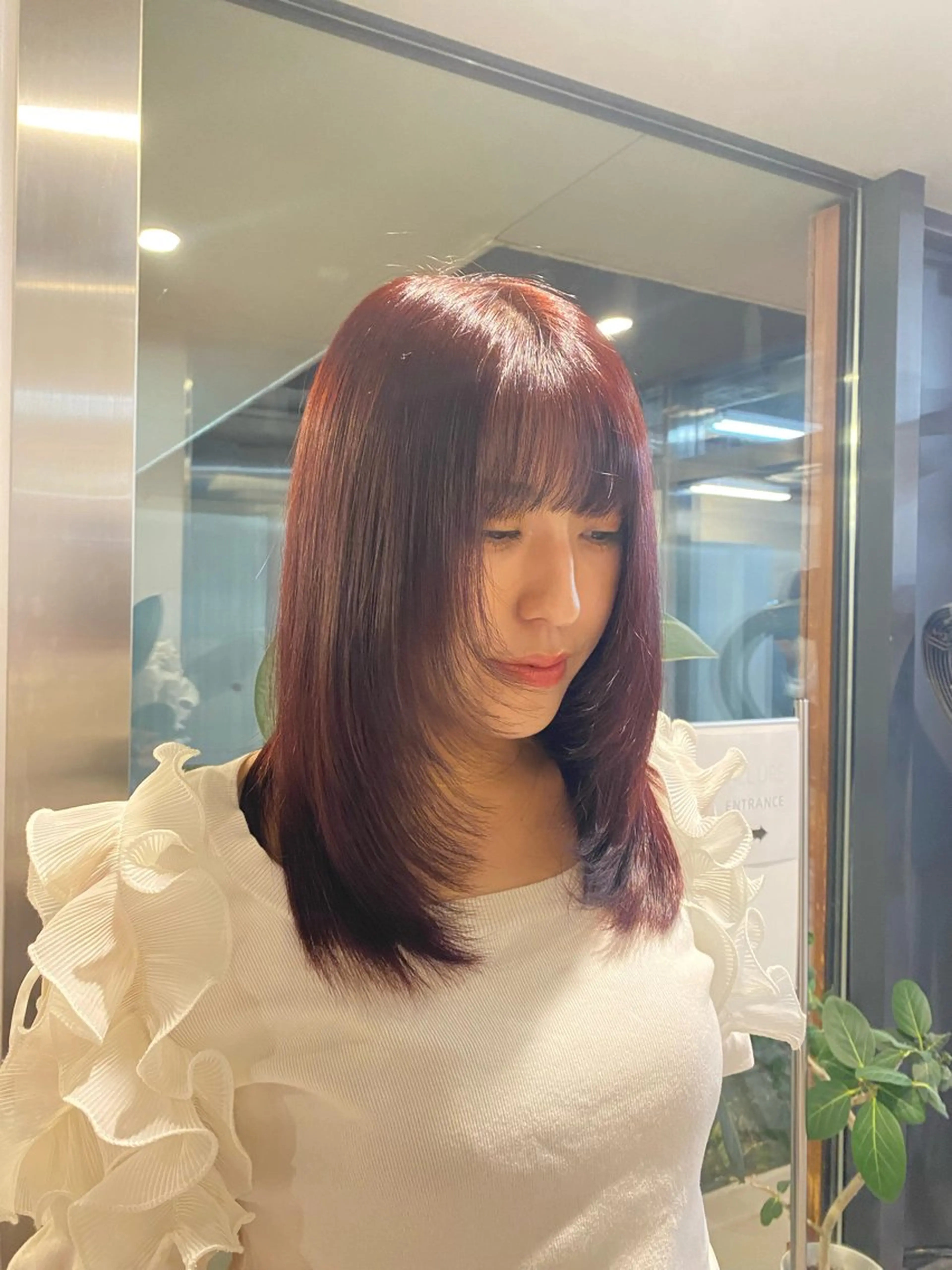 ミディアム カラー 顔まわりレイヤー レイヤーカット MIYUU OTANIのヘアスタイル