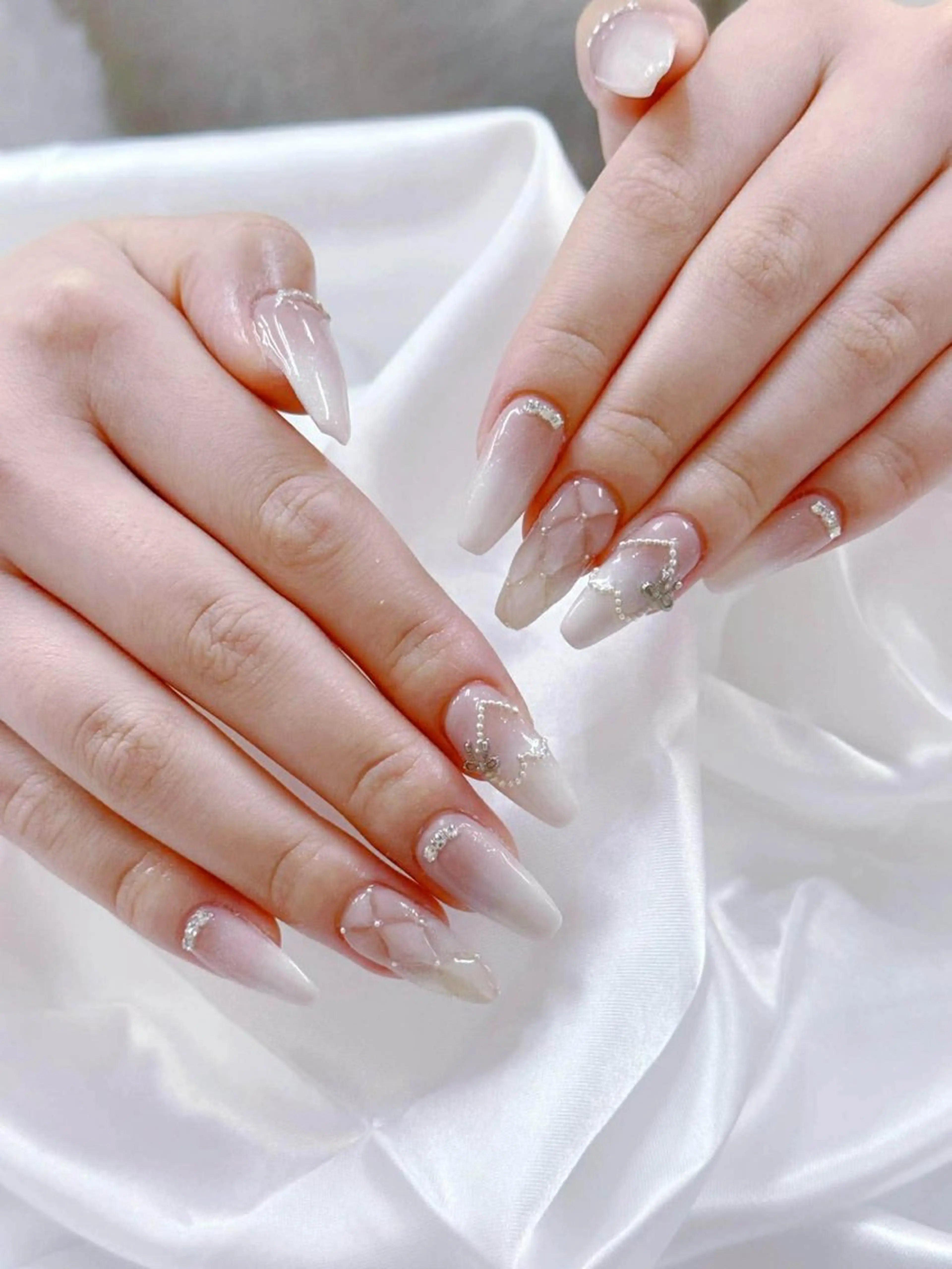 ネイル 桜ネイル フレンチネイル グラデーション 韓国ネイル マグネットネイル ハンドネイル ハンドケア Hara Nail 【パラジェル使用】のネイルデザイン