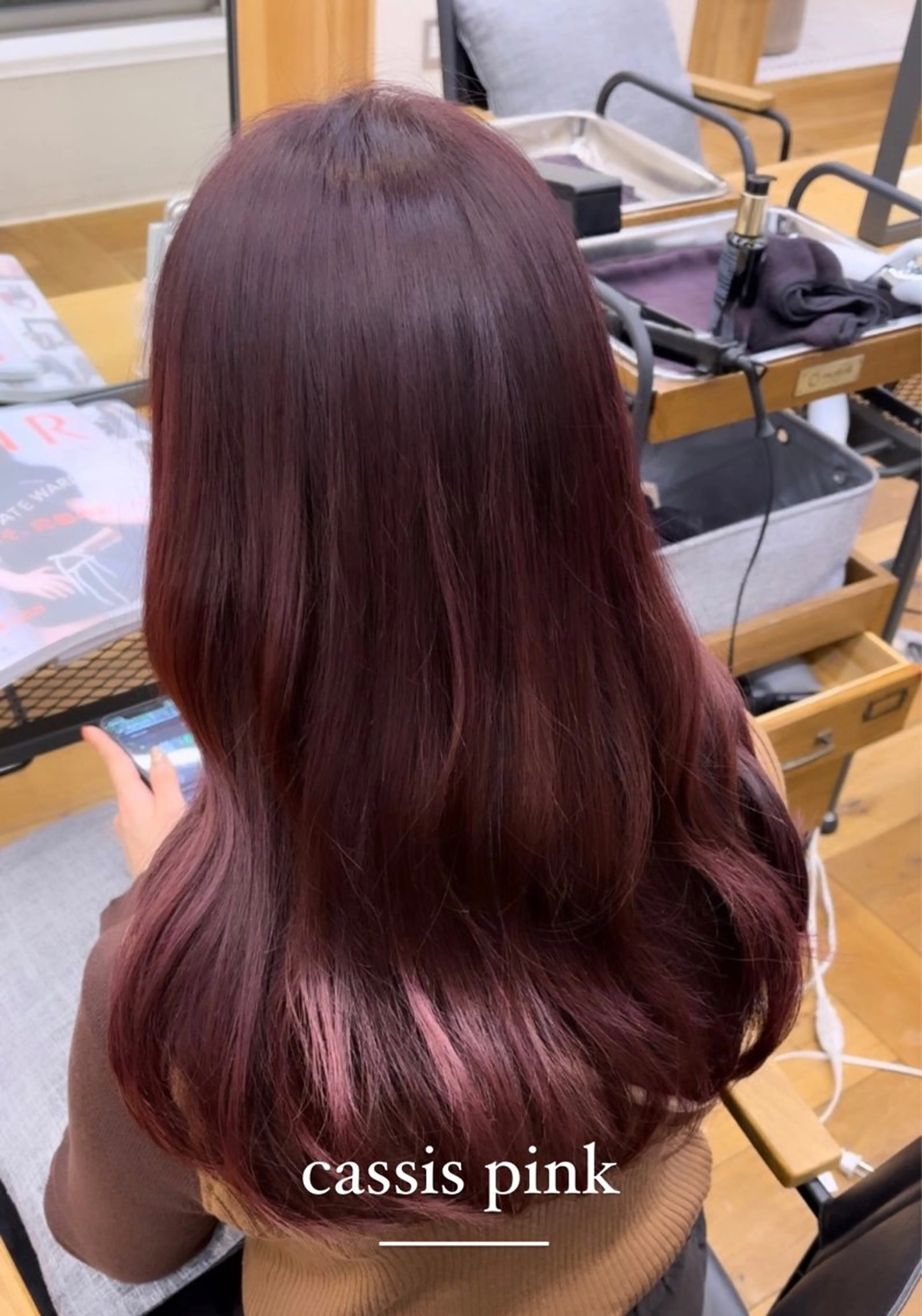 ロング カラー ピンクカラー りく　レイヤーカット ケアブリーチのヘアスタイル