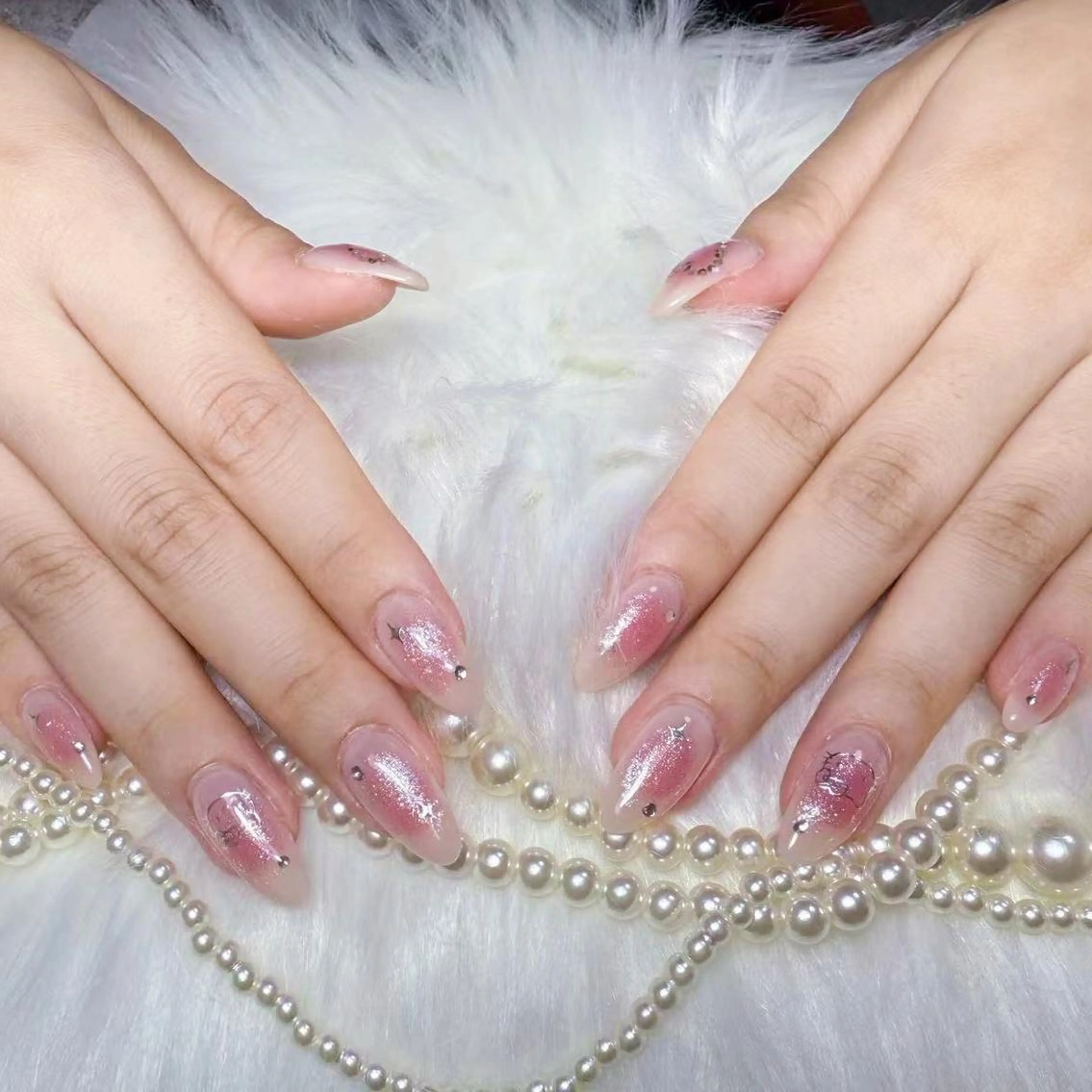 ネイル アートネイル オーロラネイル ガーリー キラキラネイル 韓国ネイル ハンドネイル DIAMOND NailStudioのネイルデザイン