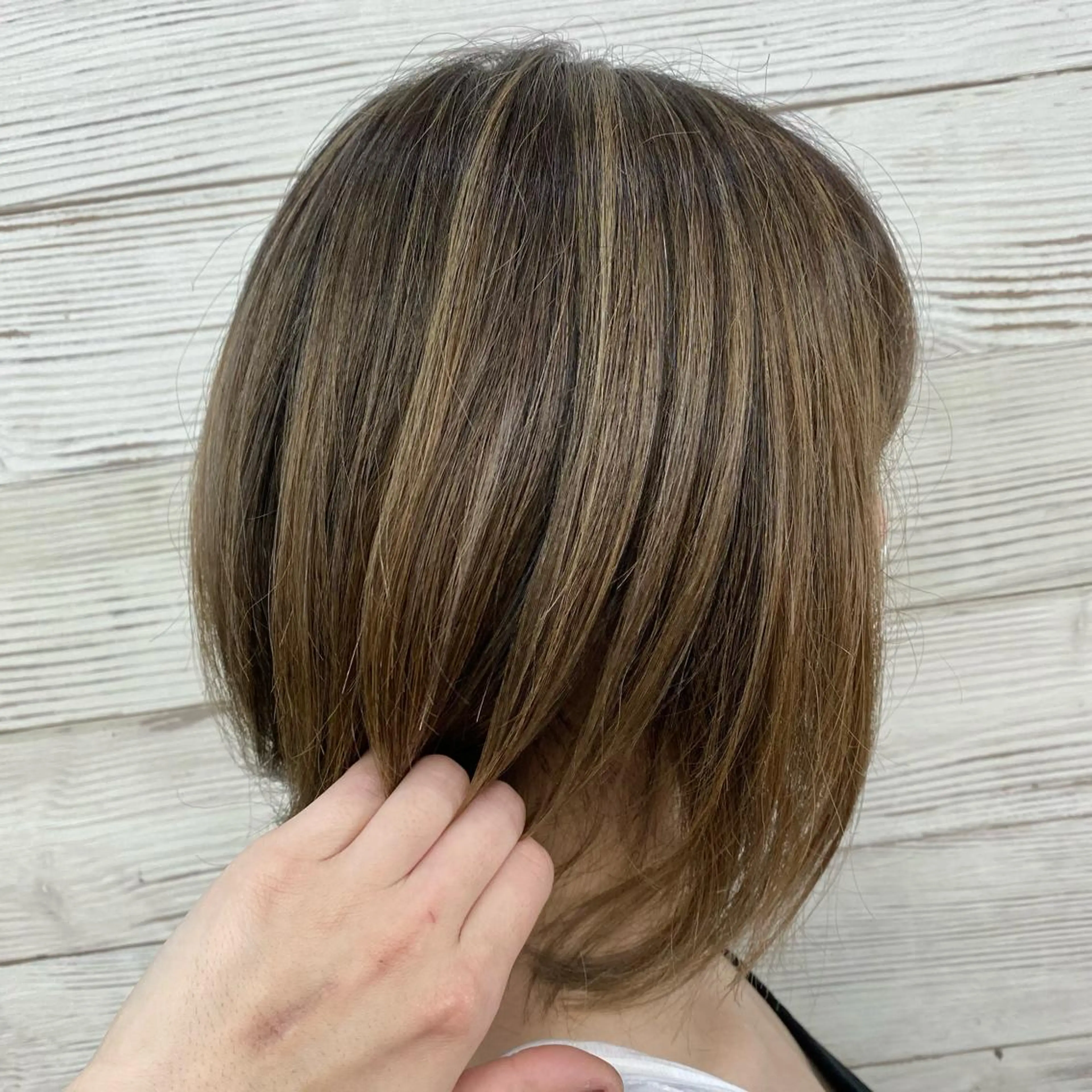 ショート カラー ヘアアレンジ ショートボブ 編み込みエクステ シールエクステ バレイヤージュ ベージュカラー LAVENDIA Azabu所属・LAVENDIA 初音のヘアスタイル