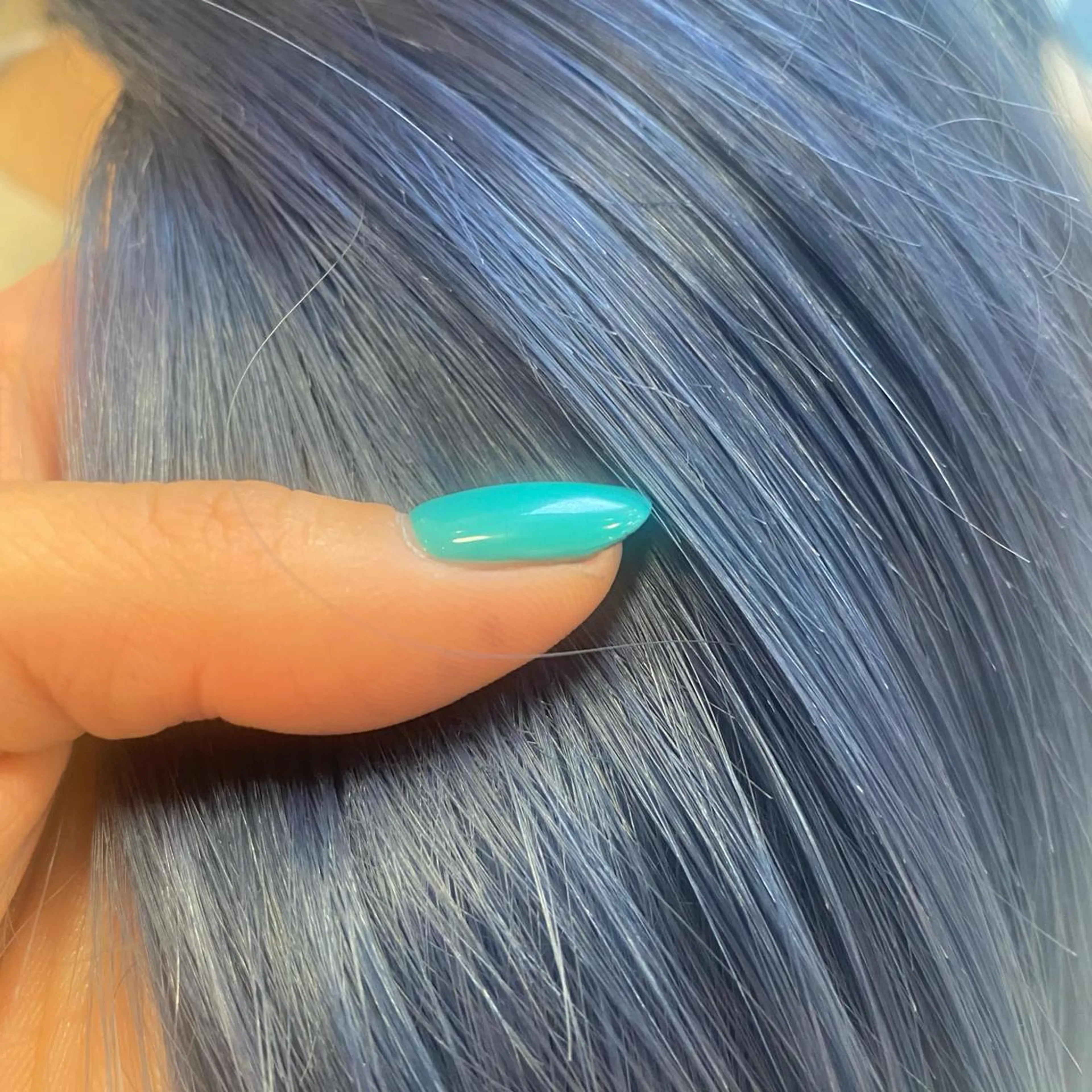 ロング カラー ANNA ／艶髪／ハイトーンのヘアスタイル