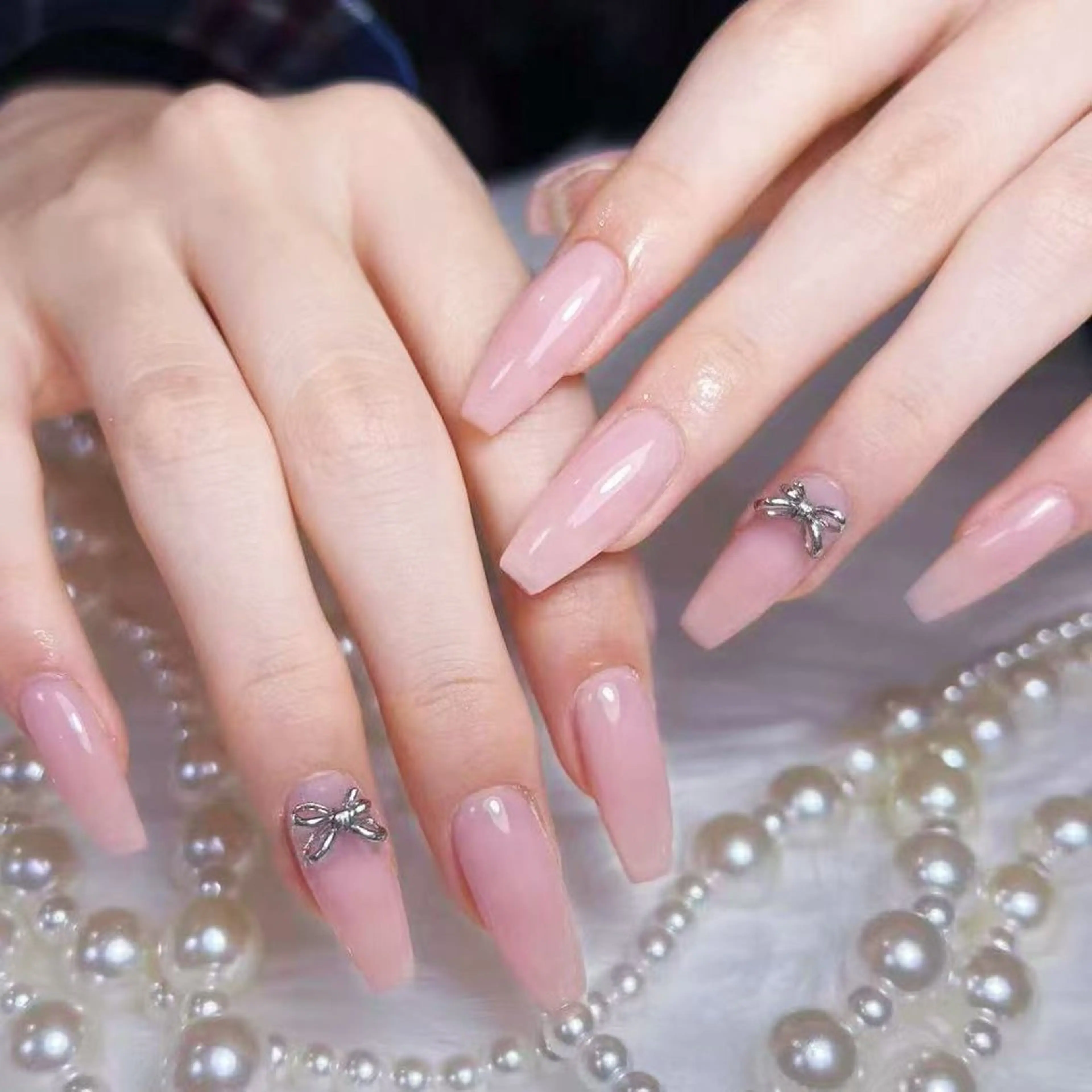 ネイル アートネイル オーロラネイル フラッシュネイル ガーリー キラキラネイル ハンドネイル Una NAILMANAMIのネイルデザイン