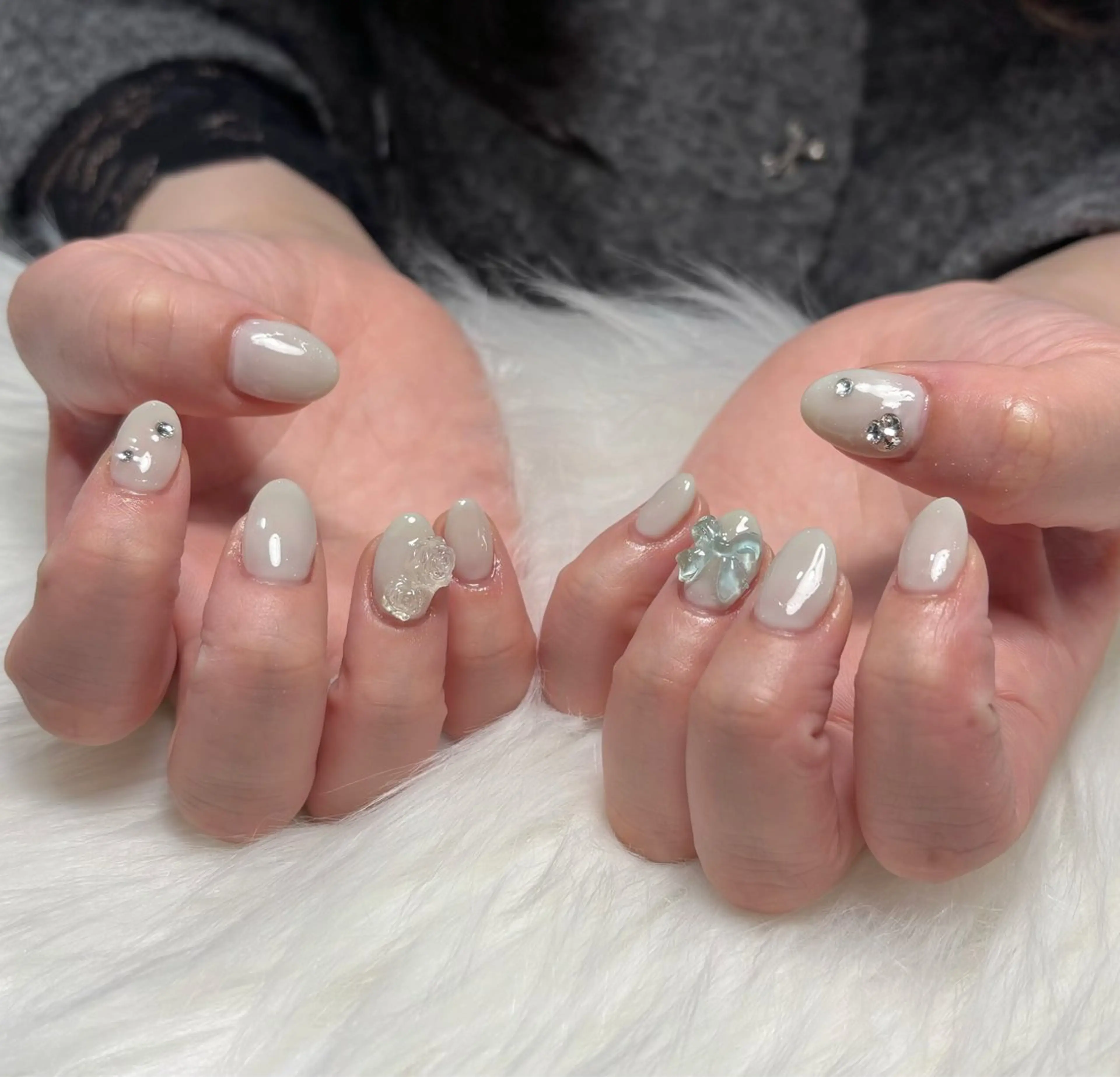 🩰ジュエリーパーツ4個🎀ワンカラーorラメグラ　オフ込みの写真