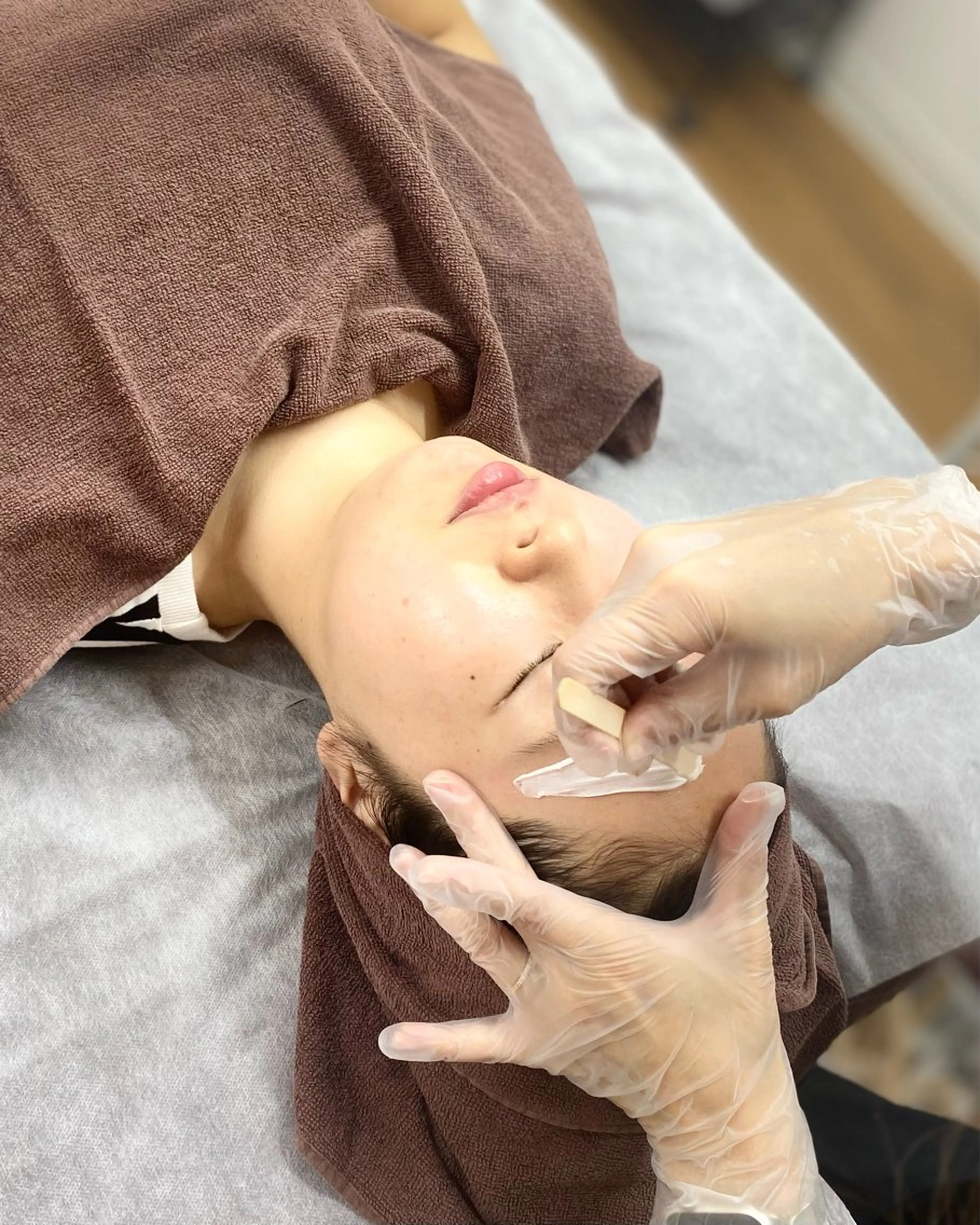 【女性】リピーター続出✨フェイシャルワックス💆‍♀️💎顔脱毛 うる艶保湿パック仕上げの写真