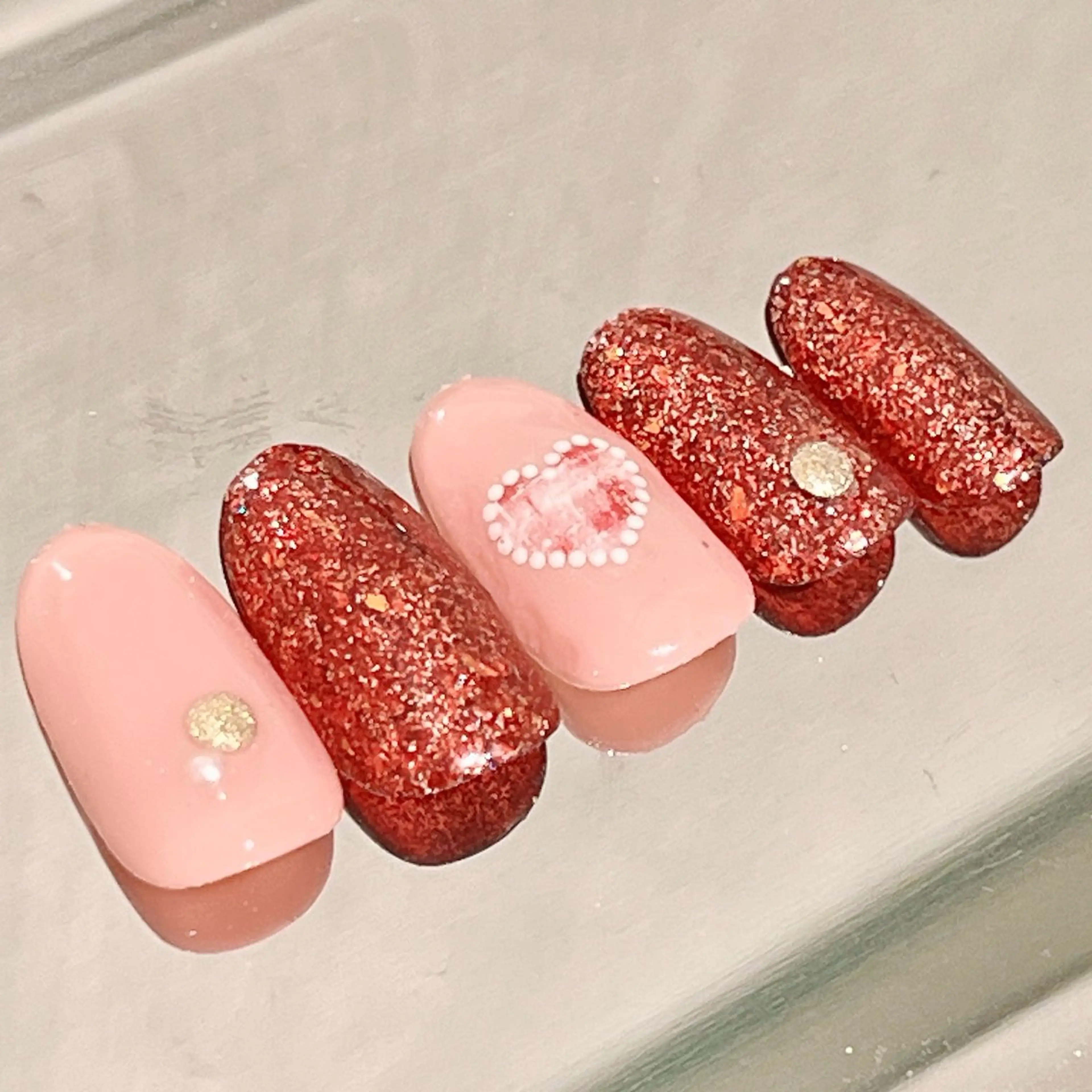 ネイル ハンドネイル キャンアイドレッシー六本木店所属・MIKA／耳ツボ ／マグネットネイルのネイルデザイン