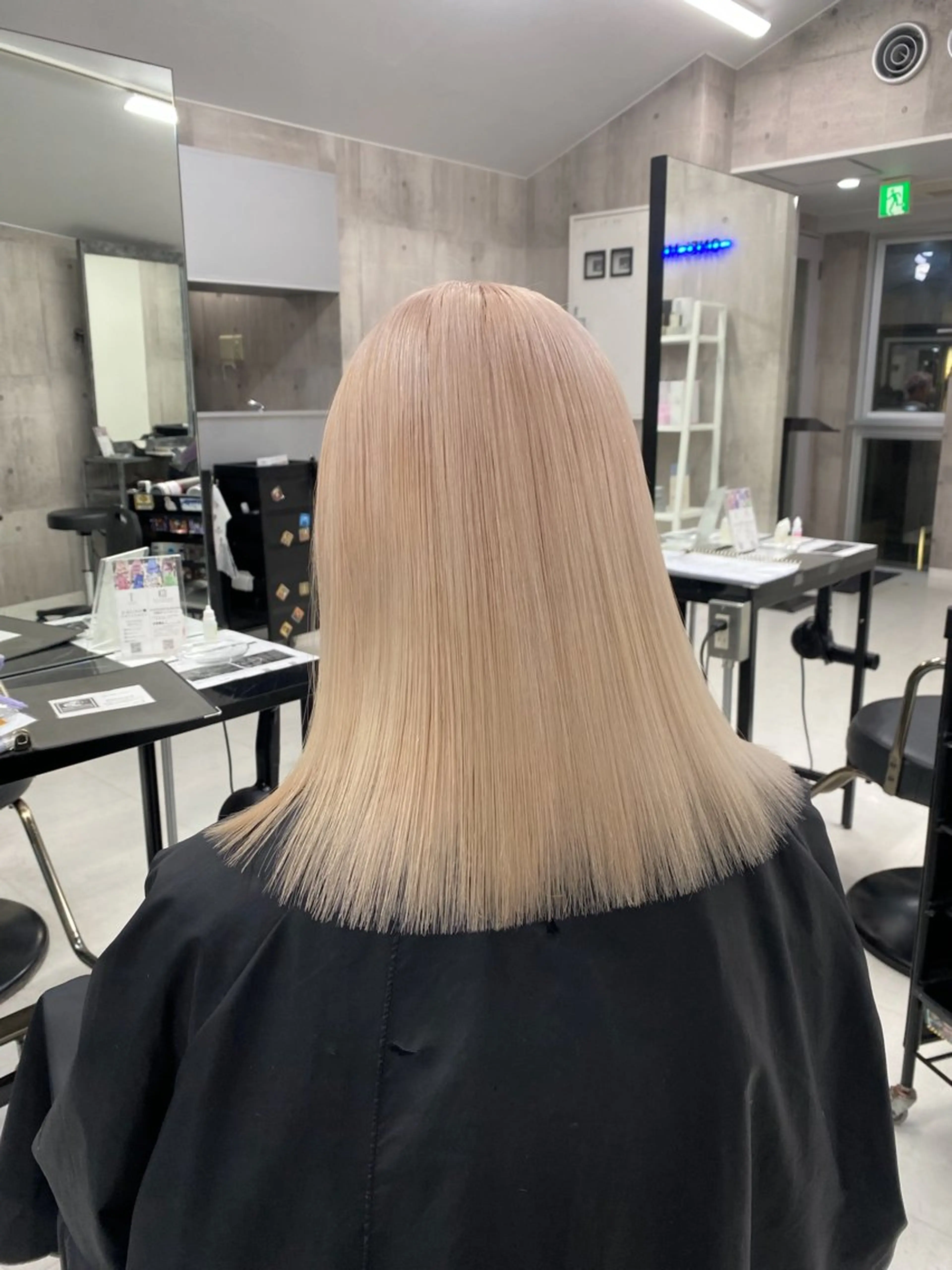 ミディアム カラー ヘアアレンジ メンズ ヘアカラー のん🎀ハイトーン/ レイヤーカット🐳のヘアスタイル