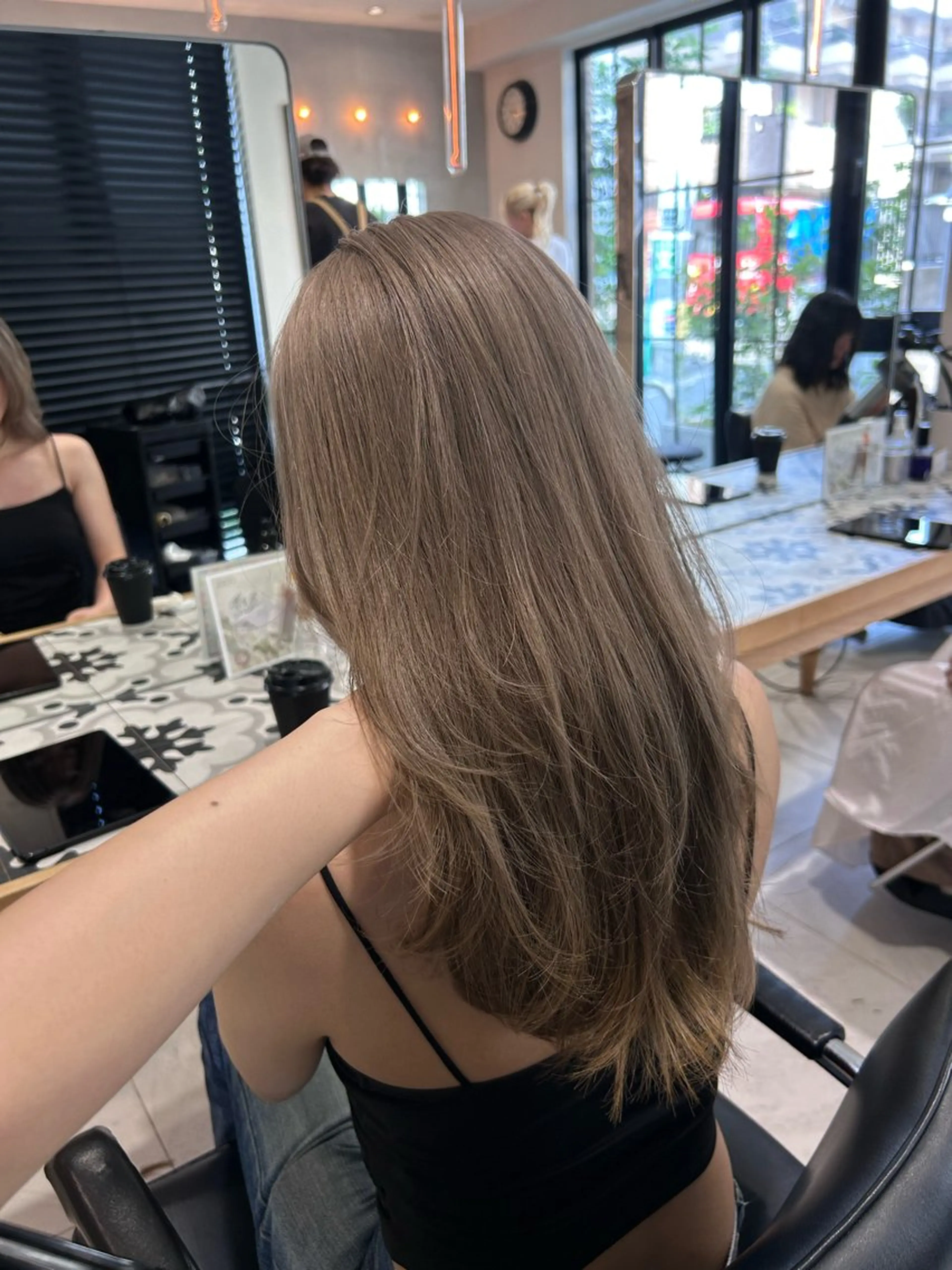 セミロング カラー ハイトーンカラー ヘアカラー トリートメント ヘッドスパ ヘアセット miko🪽地毛風/ ハイトーン/レイヤーのヘアスタイル