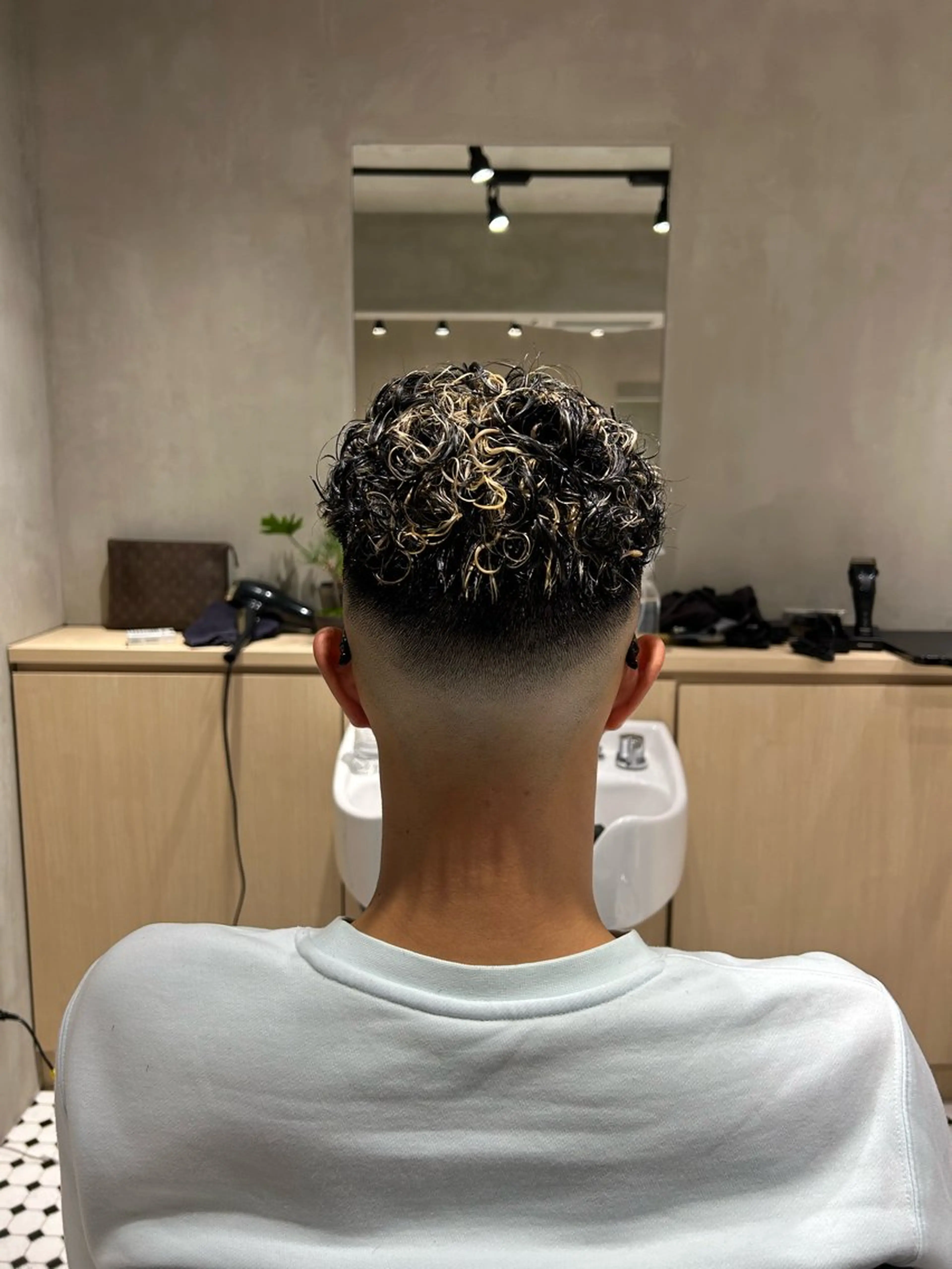 ショート メンズ フェードカット メンズメッシュ メンズパーマ カット ヘアカラー パーマ 【明大前フェード/ メンズパーマ/岳】のヘアスタイル