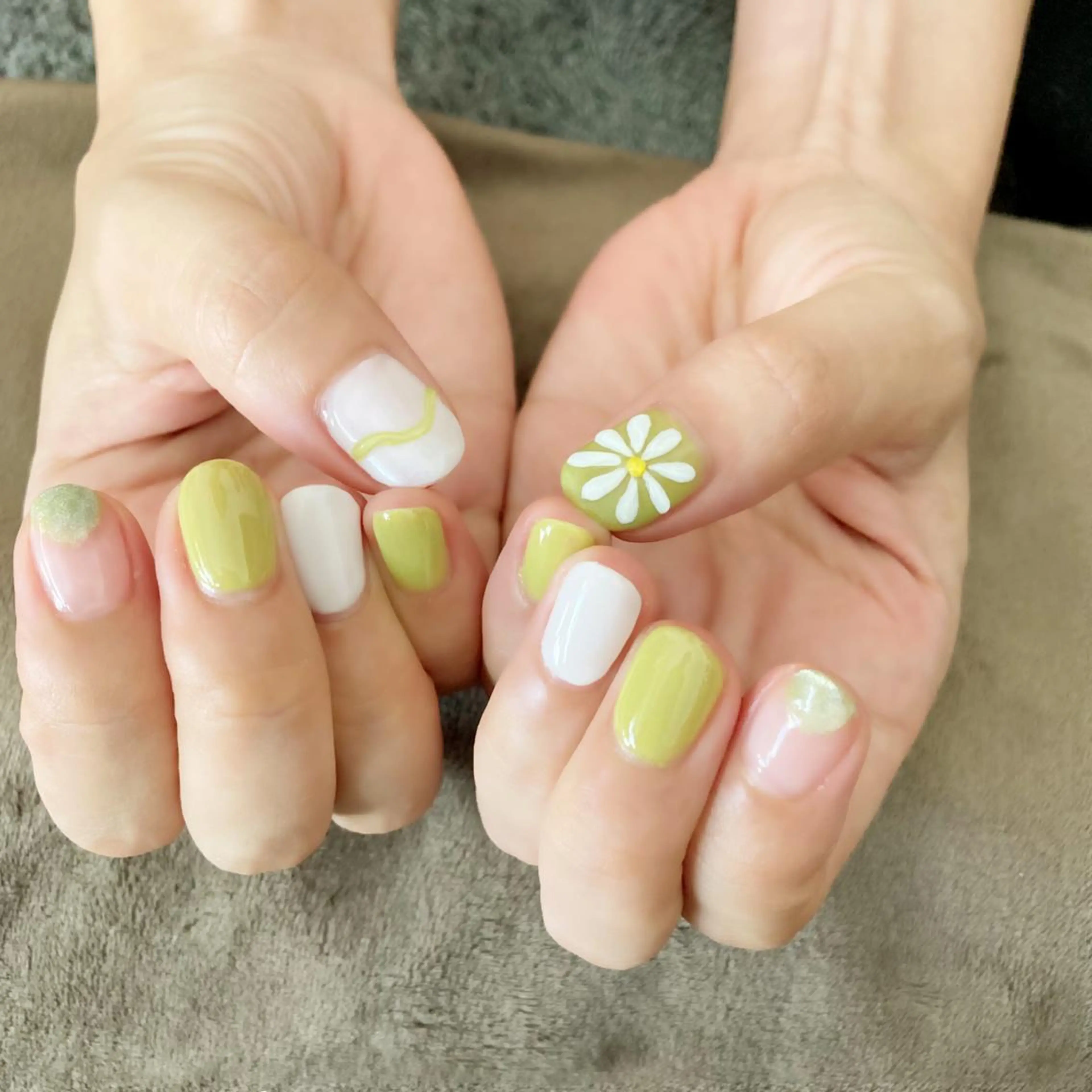 ネイル フラワーネイル RicottEYELASH&NAIL所属・下城 葵のエステ・リラクイメージ