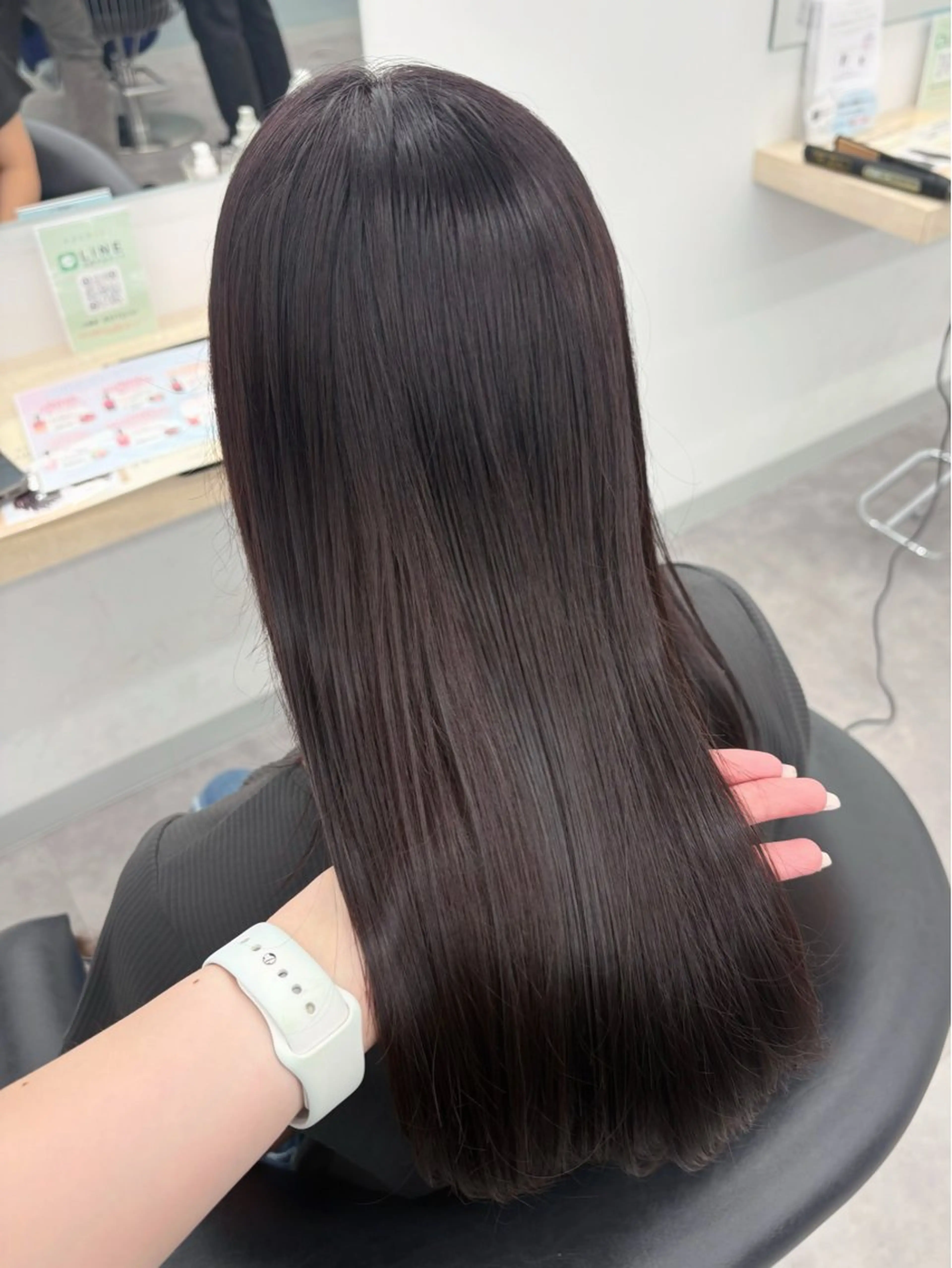 《🉐推しメニュー》顔まわりカット＋カラー＋お持ち帰り用Aujuaミニsh付き🎁の写真