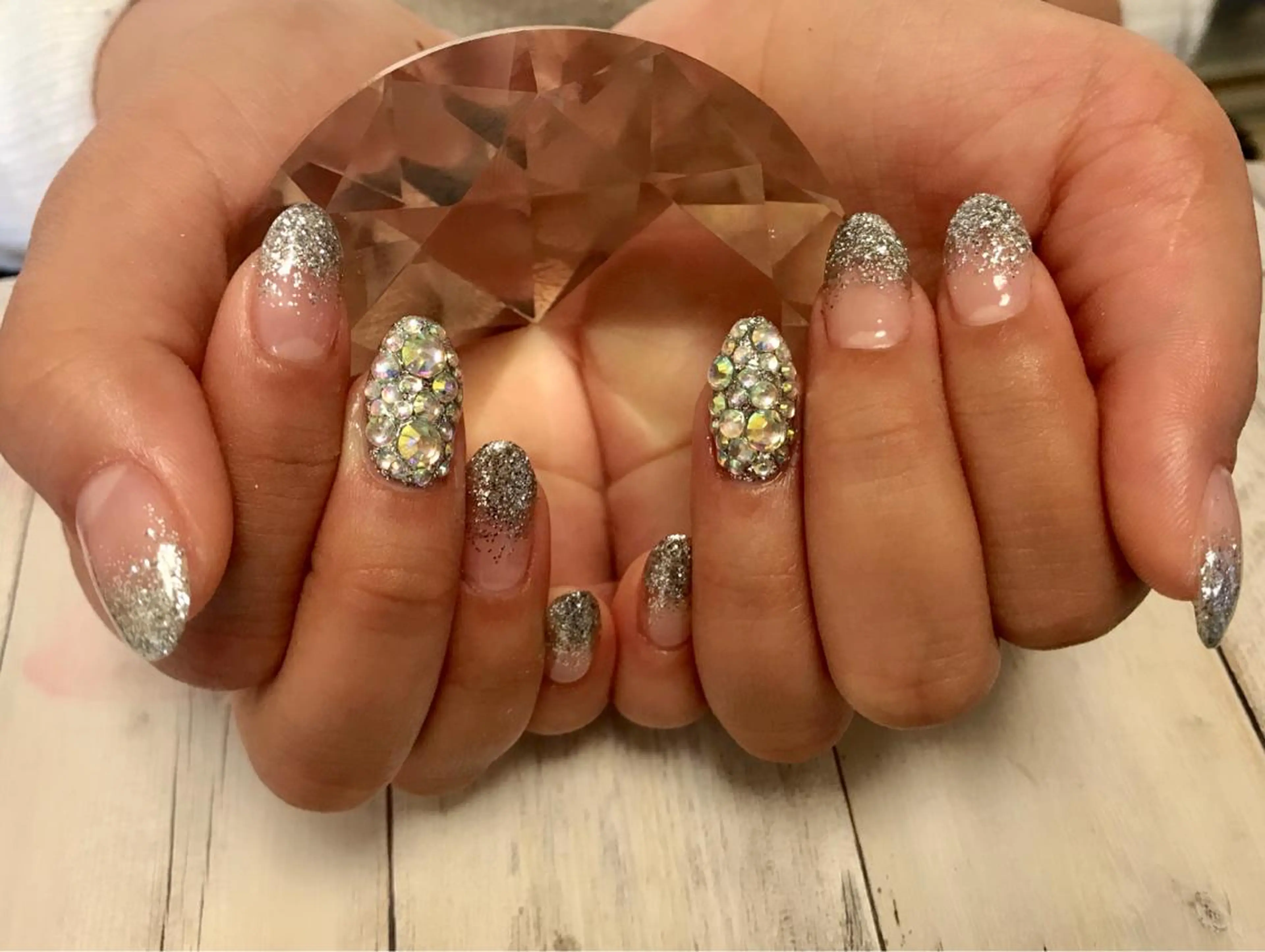 ネイル グラデーション ラメ(グリッター) ラメグラデーション ストーンネイル nico.nico.mark NAIL所属・小林 梓のエステ・リラクイメージ