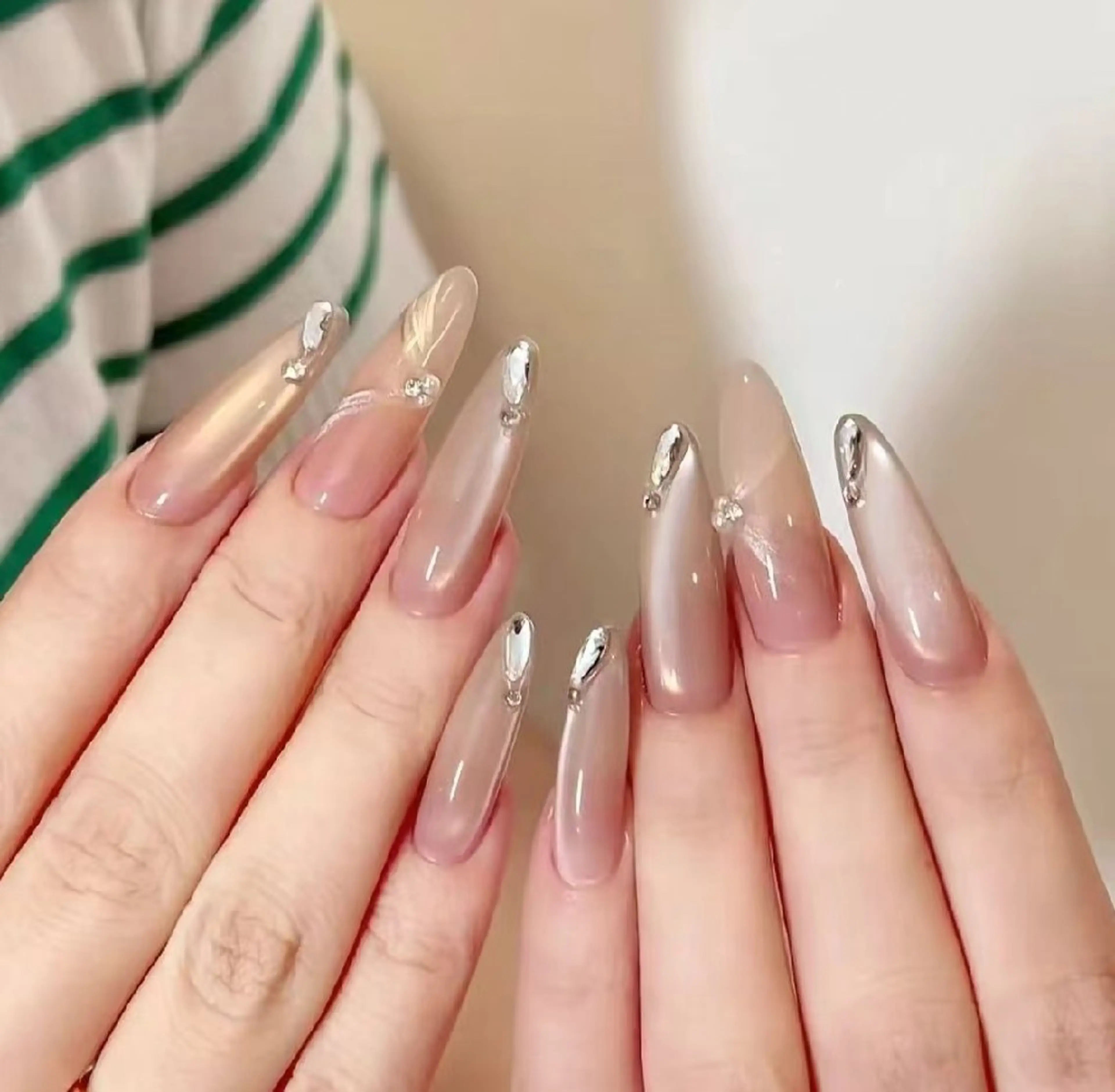 ネイル オーロラネイル フラワーネイル フットネイル フレンチネイル ジェルネイル ハンドネイル Oomiya 服部のネイルデザイン