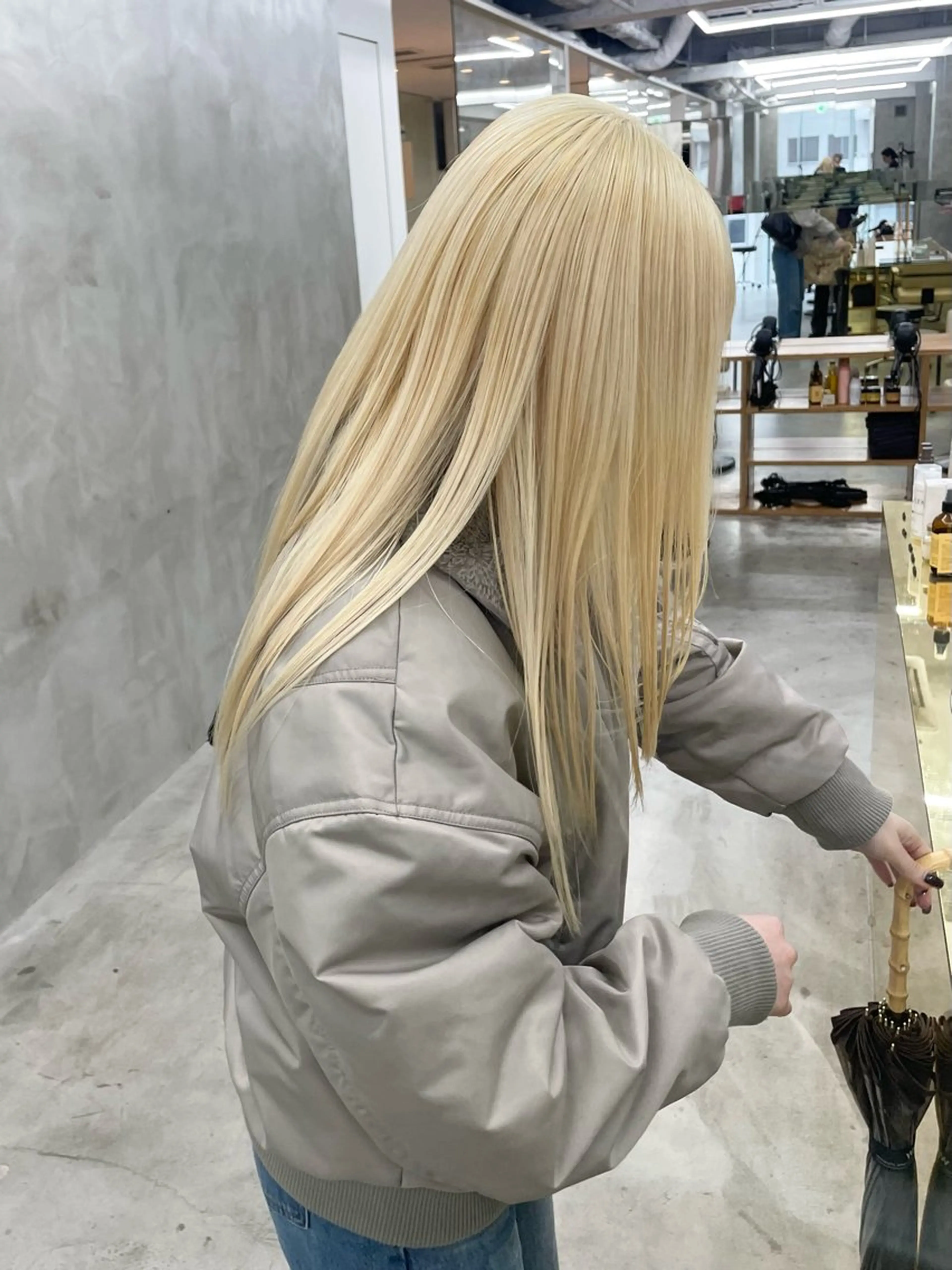 カラー 抜きっぱなしブロンド ヘアカラー トリートメント ハイトーン/レイヤー 🌸さくらのヘアスタイル