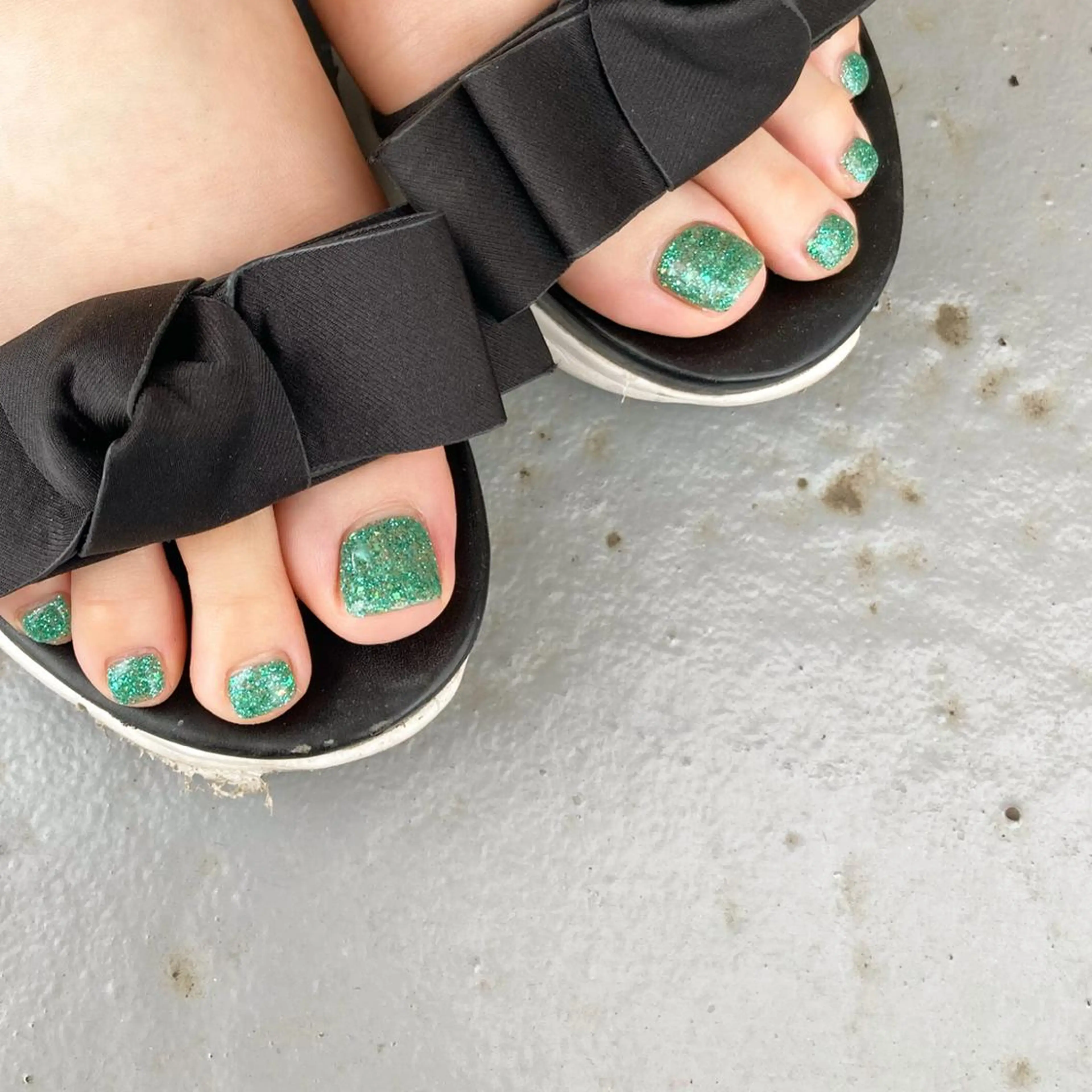 ネイル ラメ(グリッター) フットネイル Niconail ☆ 仙川/ Aiのネイルデザイン