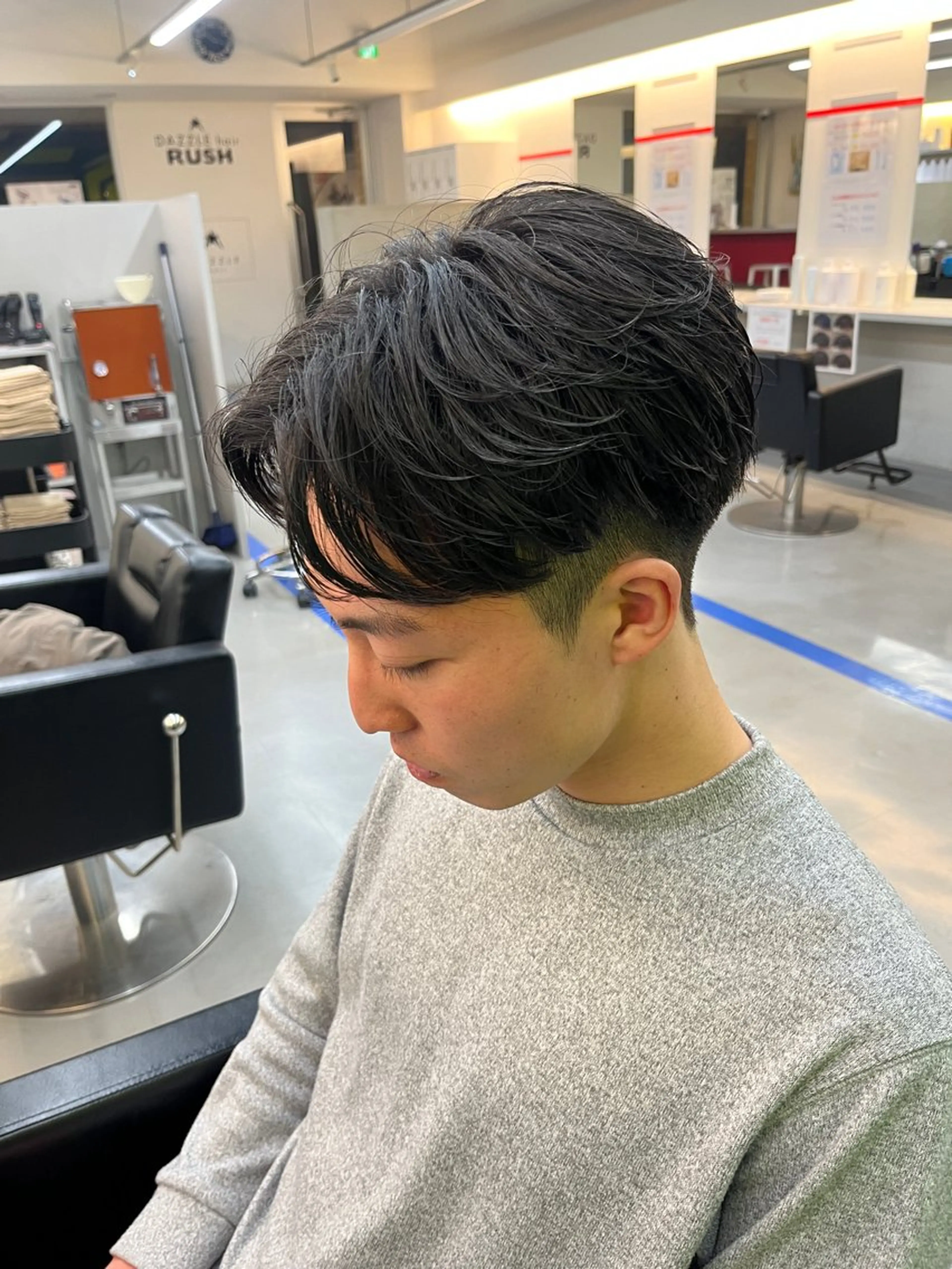 メンズ DAZZLE hair RUSH所属・波巻き得意 メンズ美容師/松井陸のヘアスタイル