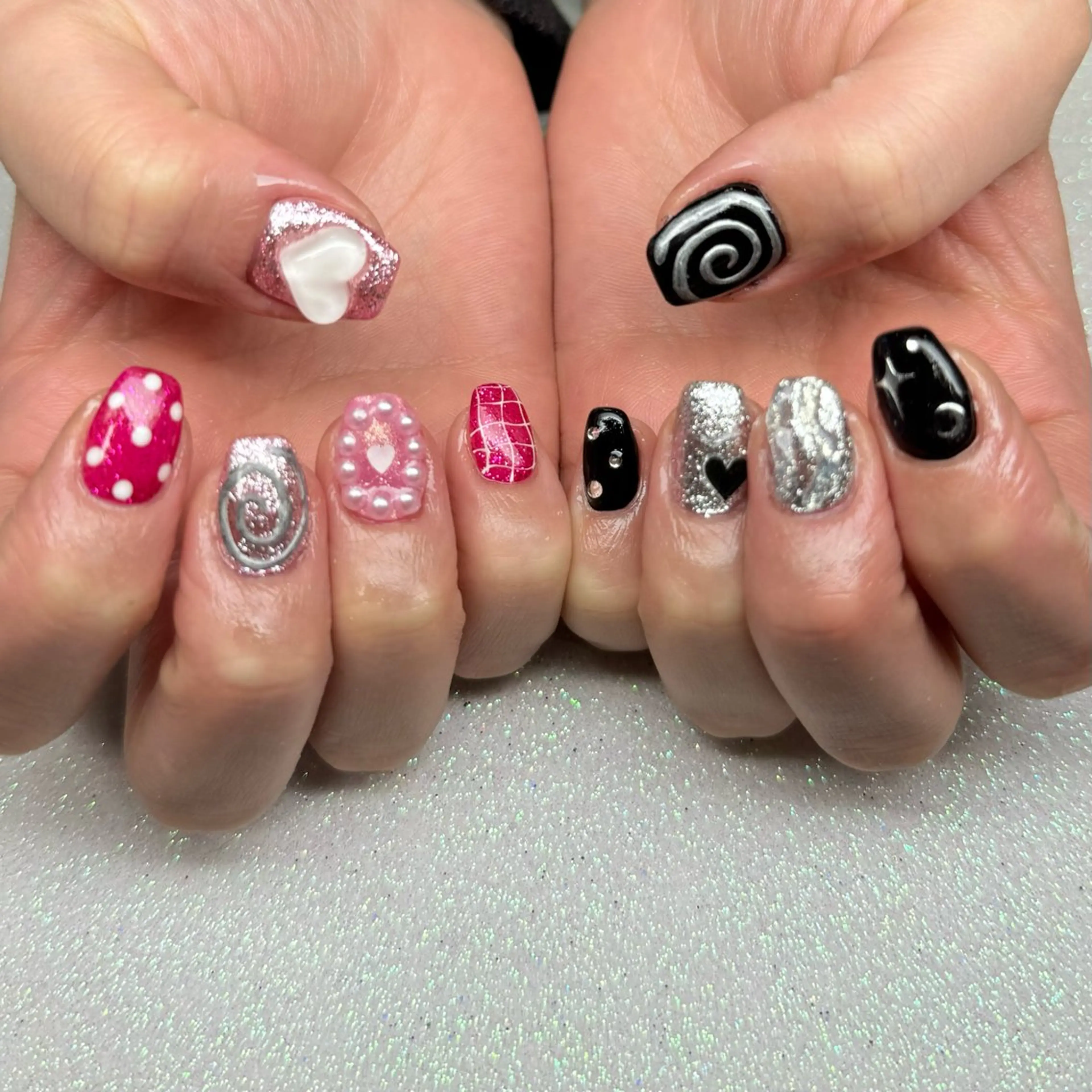 ネイル ハンドネイル VIERU 🌈🎀💖のネイルデザイン