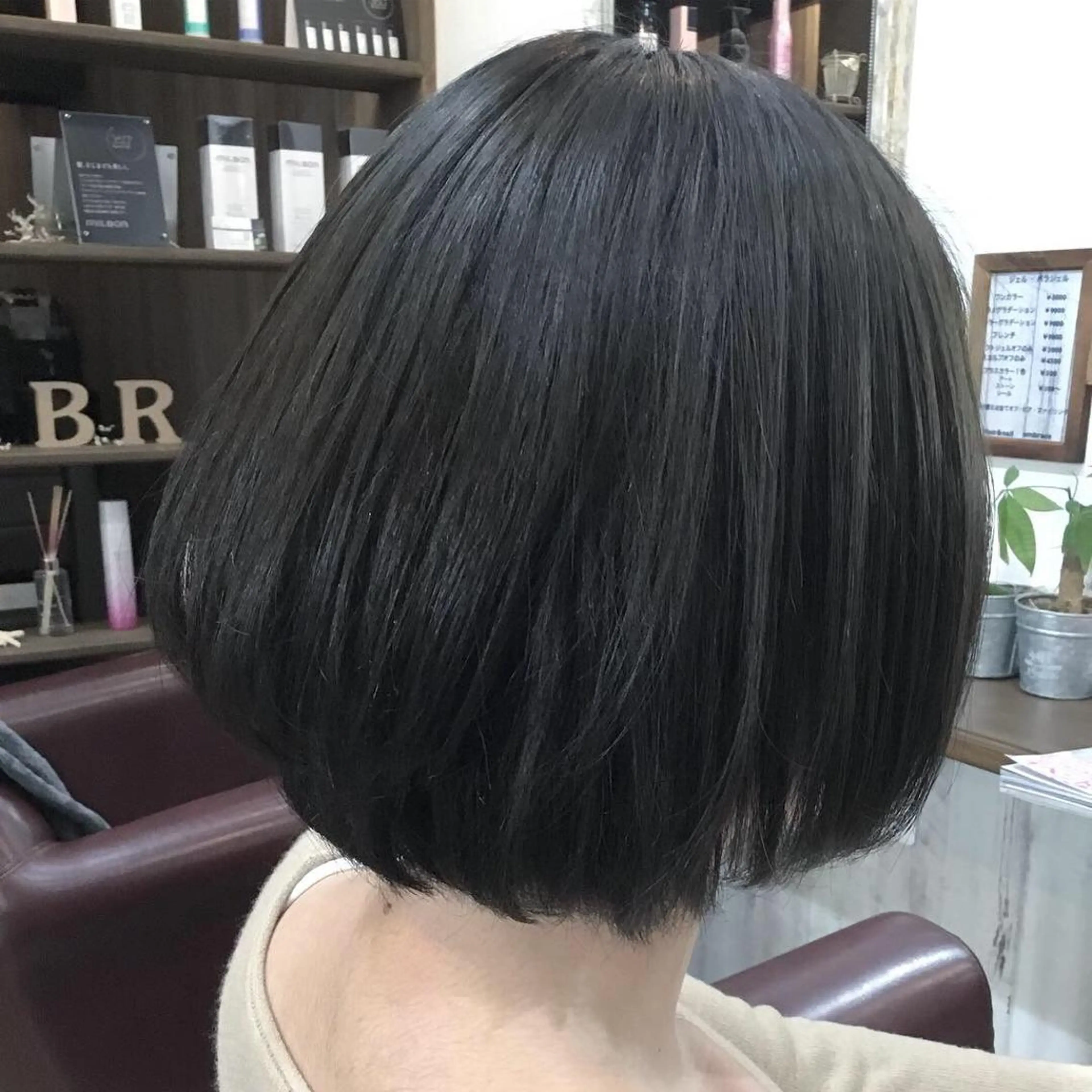ショート カラー パーマ embrace エンブレイスのヘアスタイル