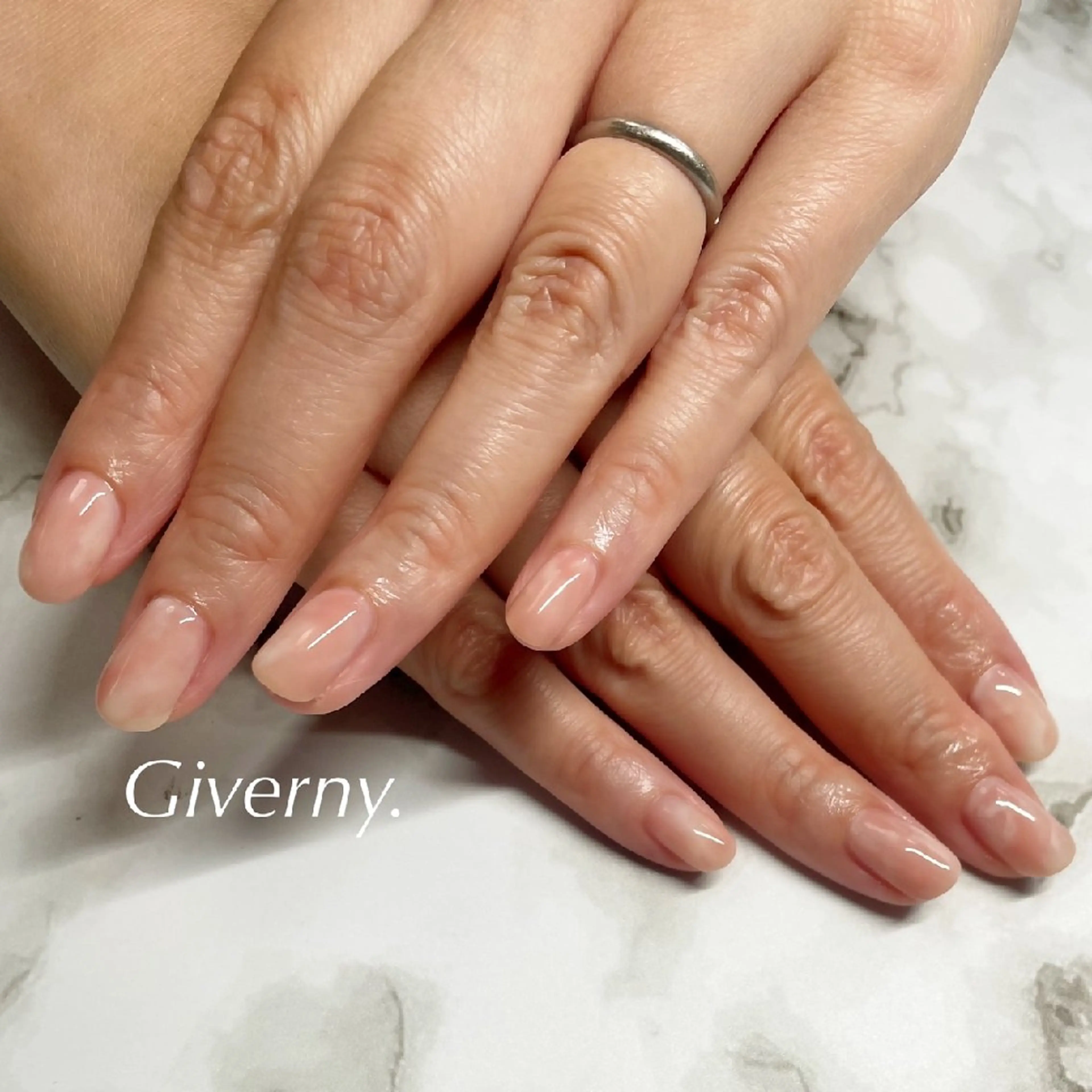 ネイル ニュアンスネイル オフィスネイル ハンドネイル Giverny .のネイルデザイン