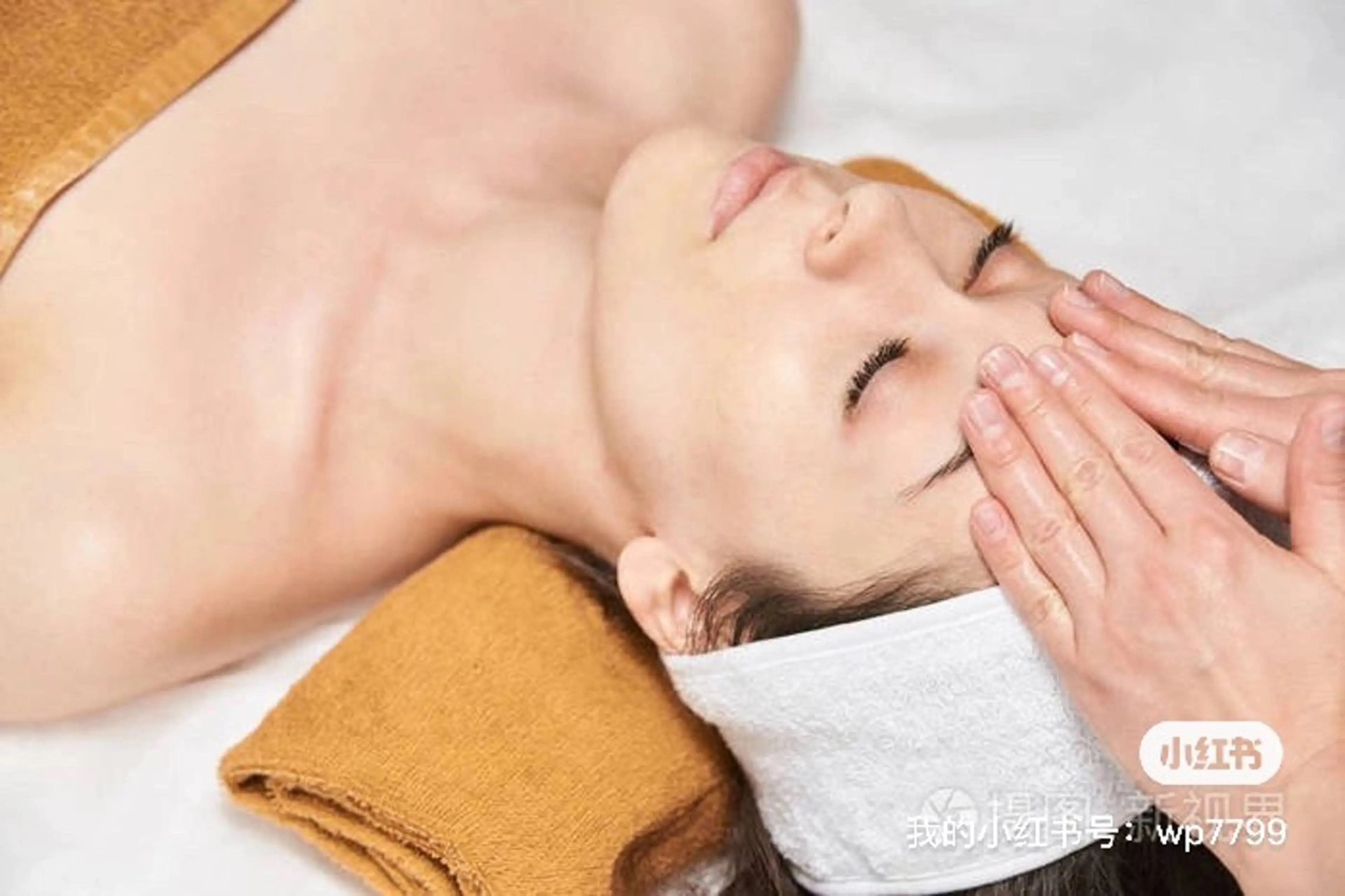 【当店自慢】★小顔コルギ+首・肩・デコルテ・美肌パック 60分￥12000→6300（全員別途シーツ代300円）の写真