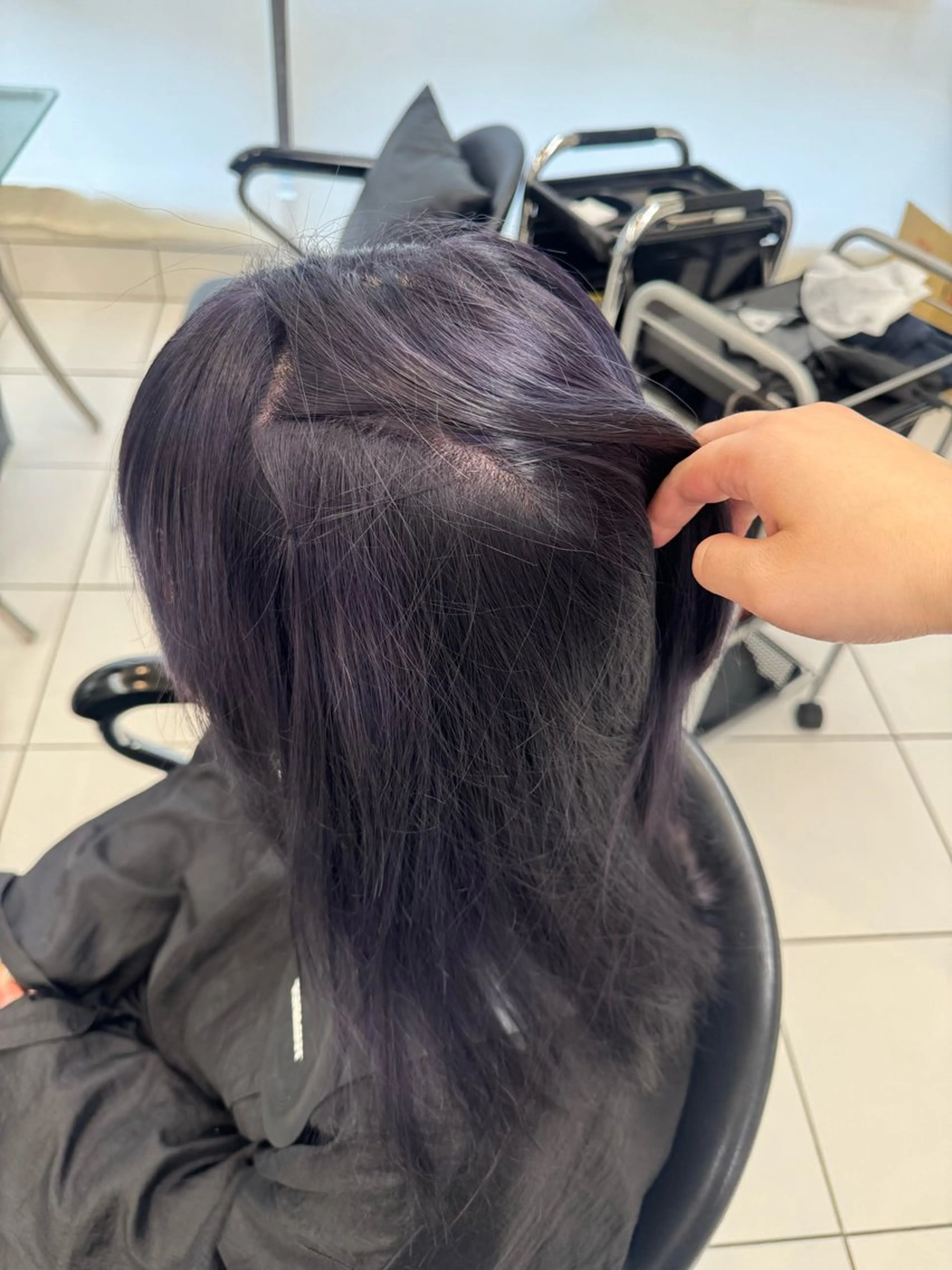 セミロング カラー 透明感カラー パープルカラー 岡乃 麻衣のヘアスタイル