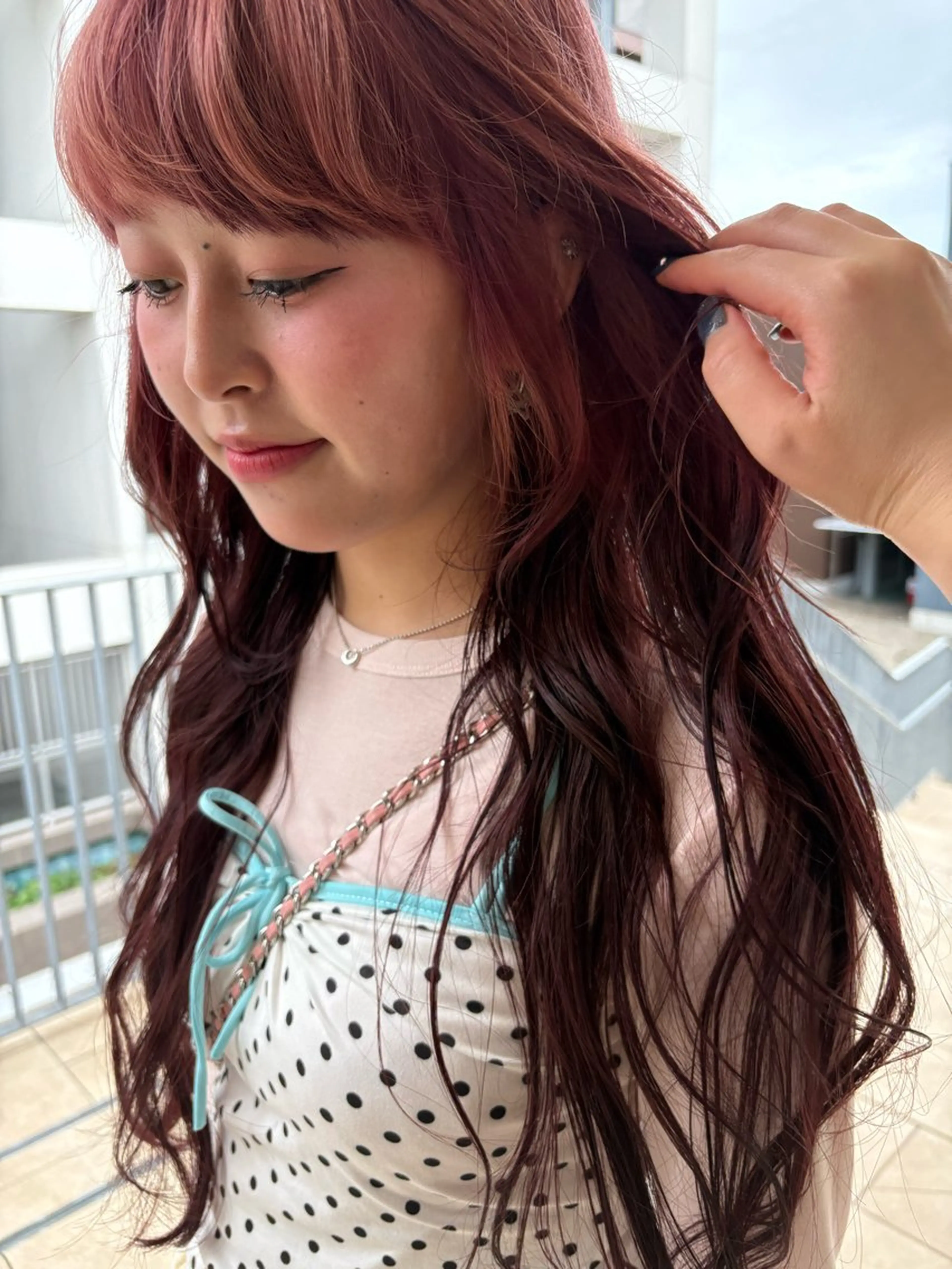 カラー ヨシノ マナウのヘアスタイル