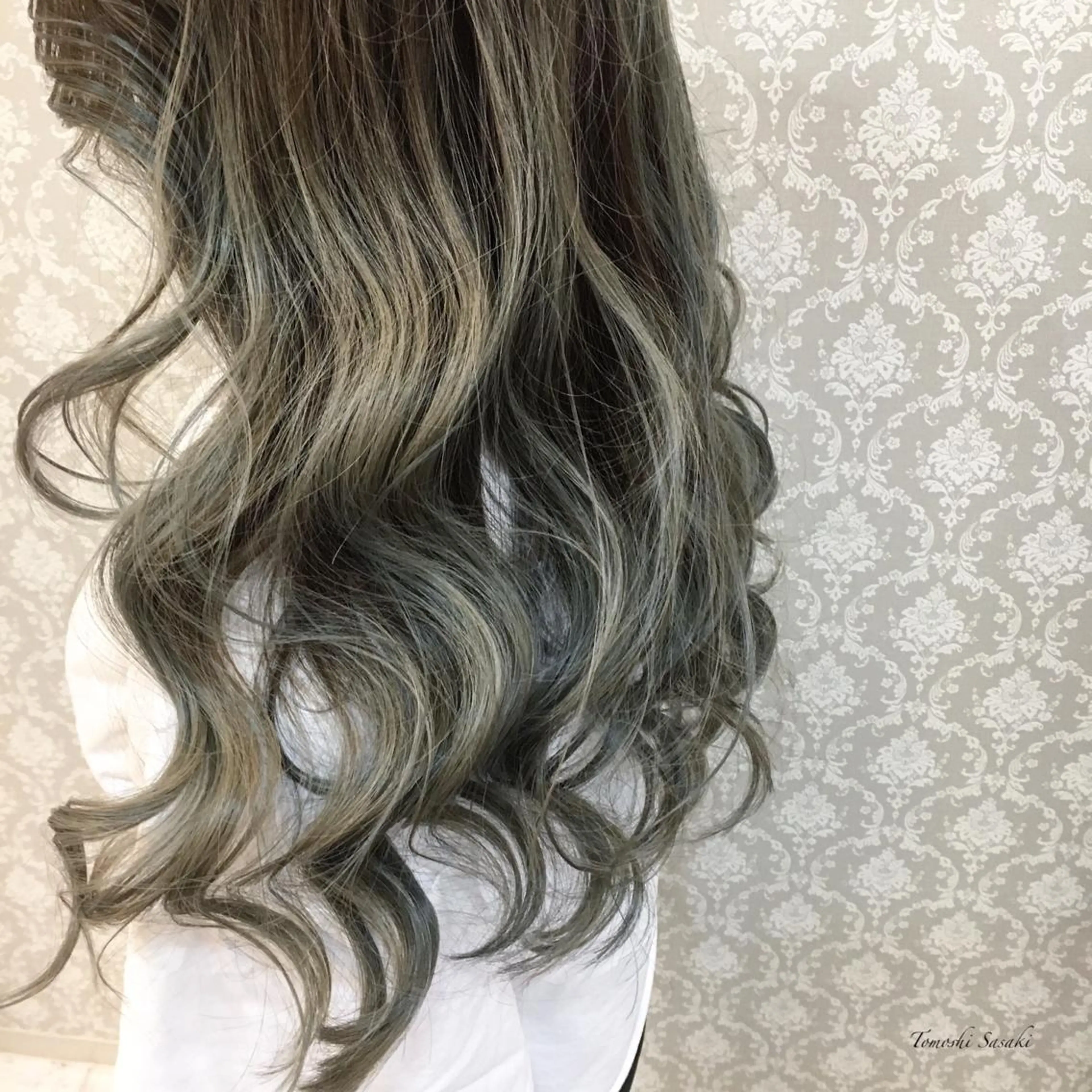 カラー ブリーチ グラデーションカラー イエローカラー ササキ トモシのヘアスタイル