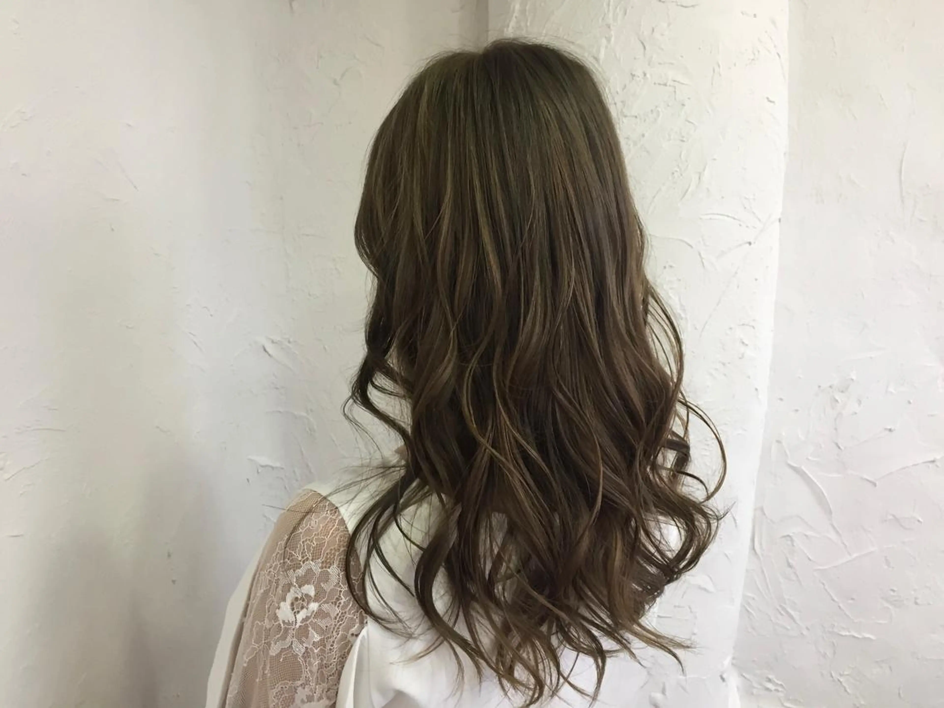 ロング カラー ハイライトカラー ハイライト 伊藤 優希のヘアスタイル