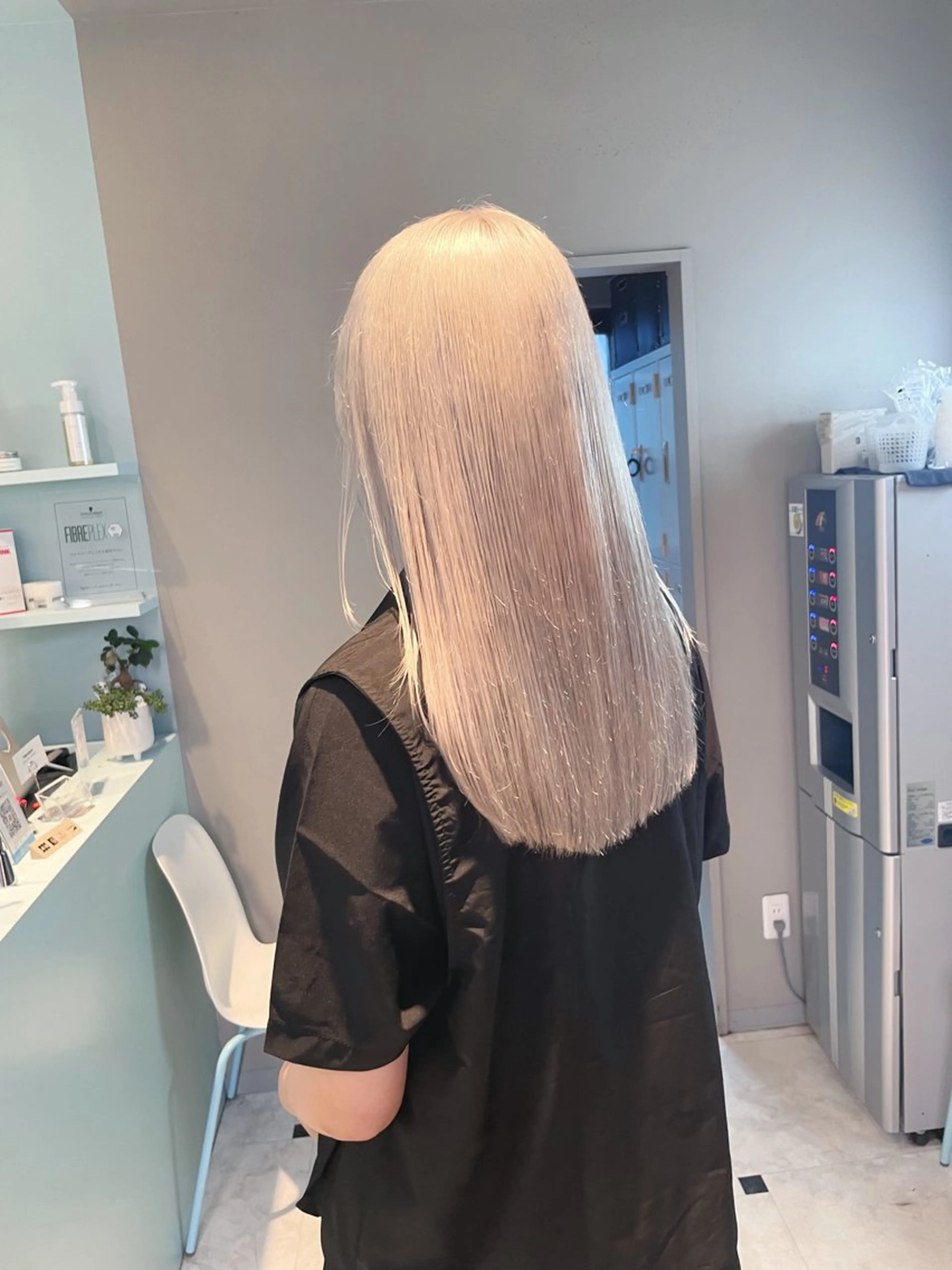 セミロング ブリーチ✖️ 縮毛LANDのヘアスタイル