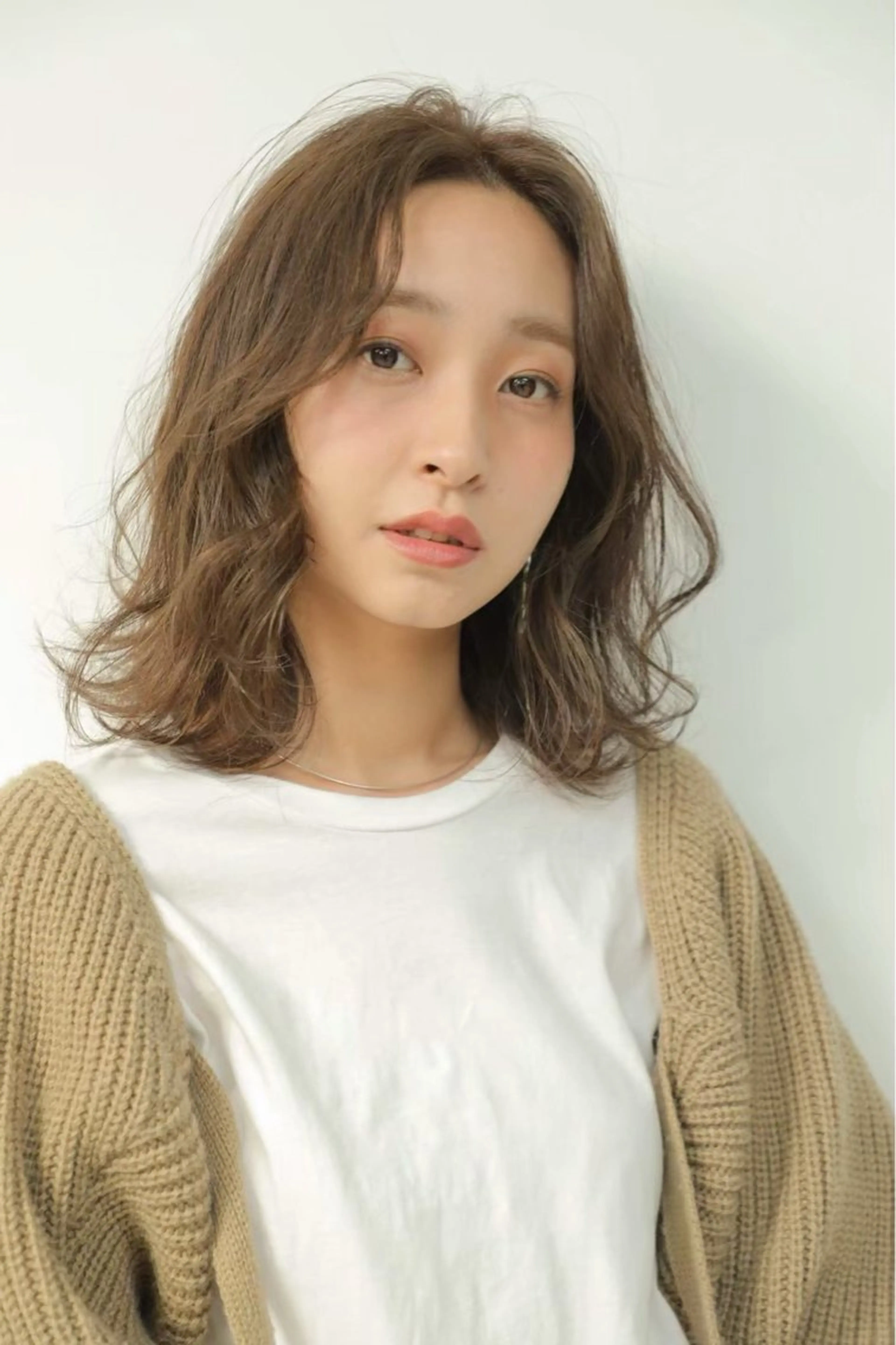 本日17時​〜​🈳（ミディアムorショートカットモデル募集）　トリートメント付き✨　※3センチ以上のカットとなりますの写真