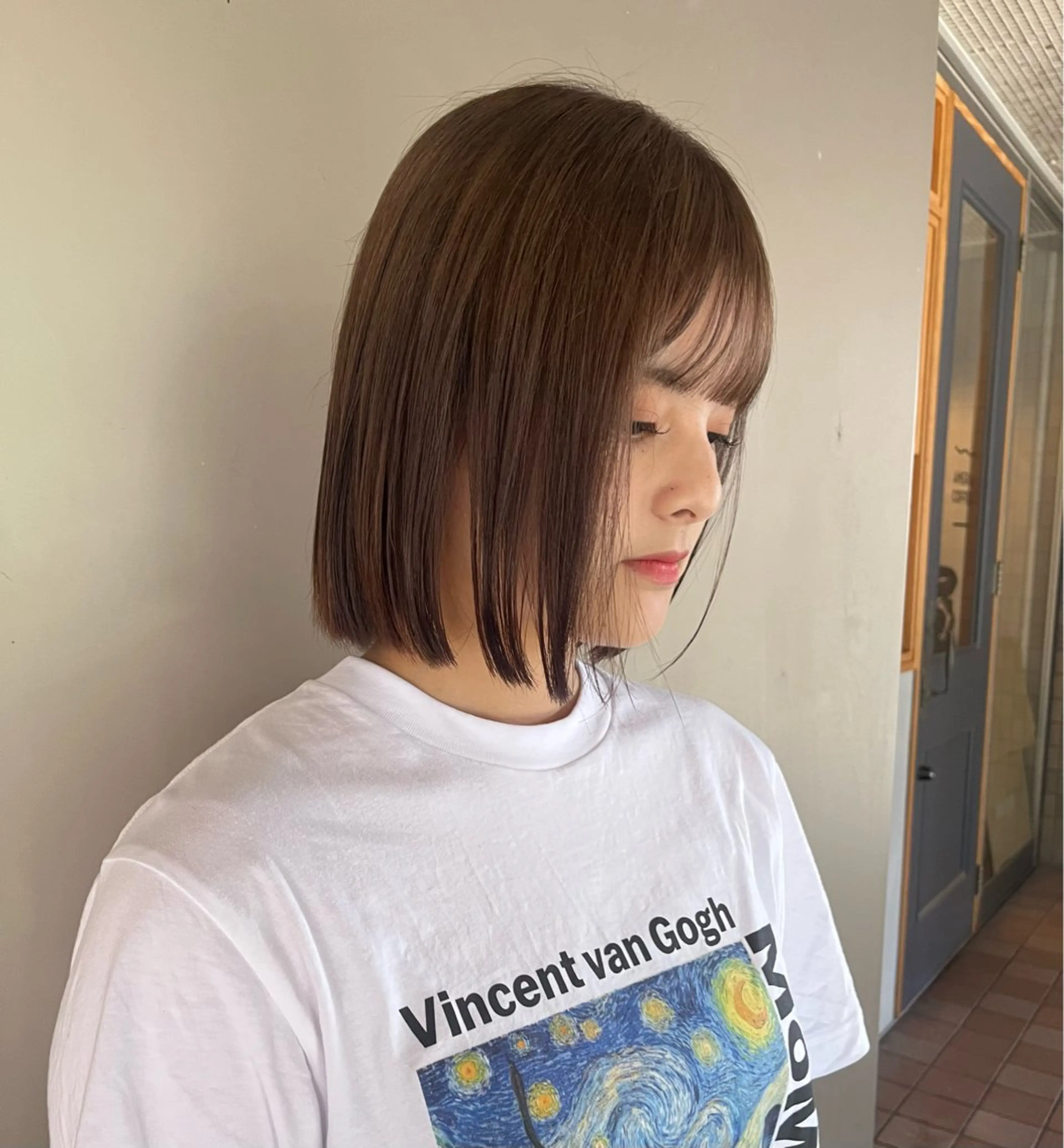 ミディアム カット ヘアカラー トリートメント あやか/ベージュ /透け感カラーのヘアスタイル