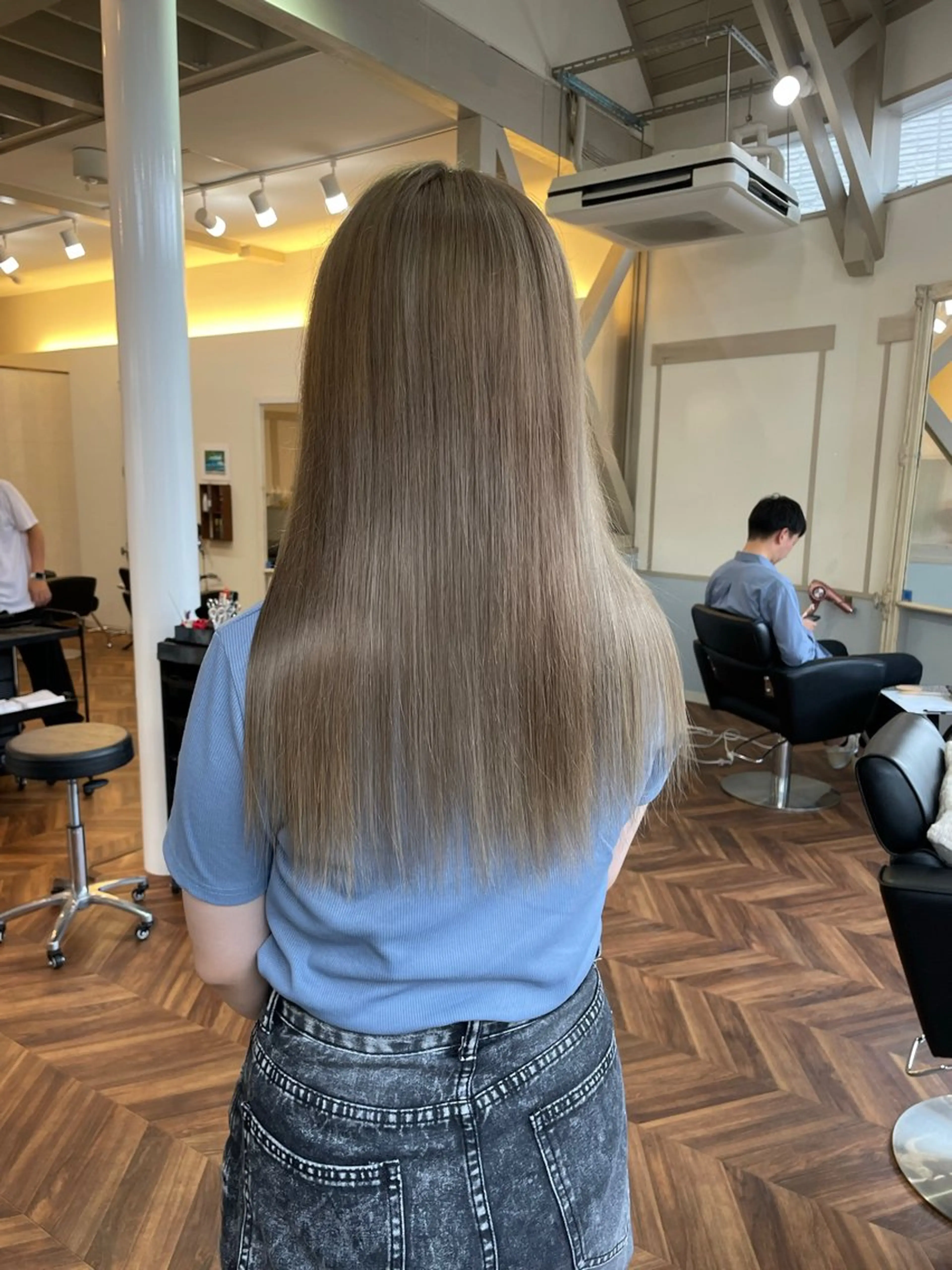 ロング カラー ブリーチ 透明感カラー グレージュ ヘアカラー moe🥣ﾚﾃﾞｨｰ ｽ特化/透明感ｶﾗｰのヘアスタイル