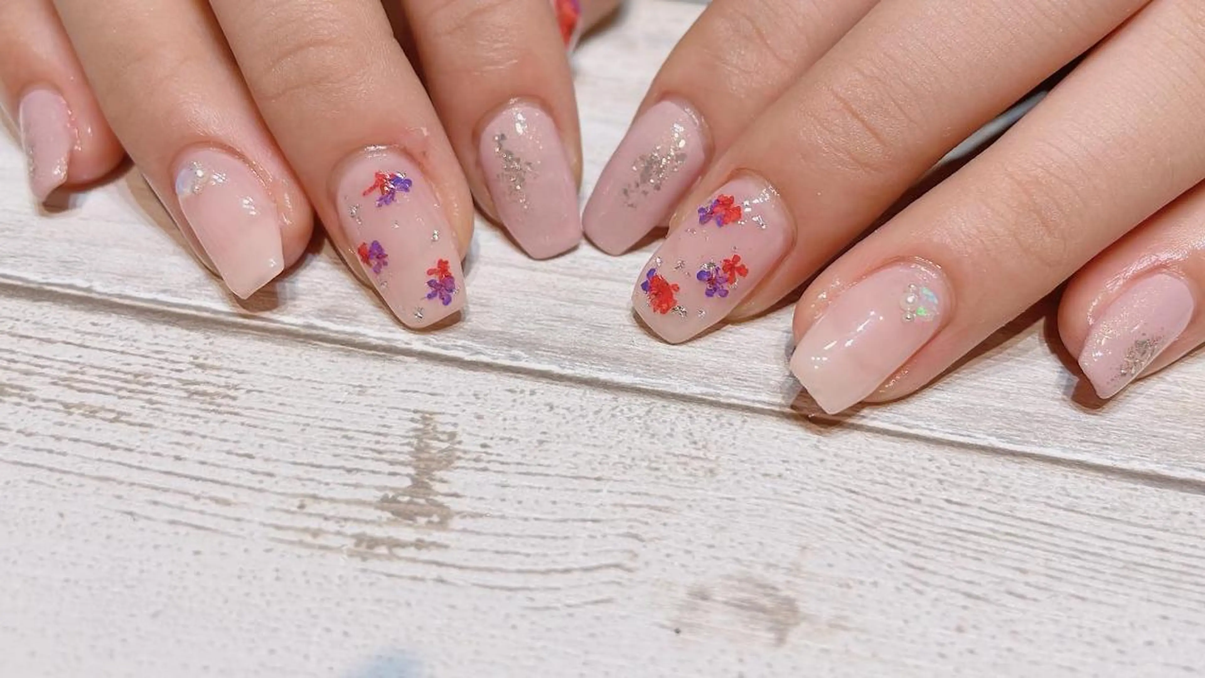 ネイル マツエク・マツパ まつげパーマ ボリュームラッシュ ジェルネイル ニュアンスネイル パラジェル 髙橋 敦子のマツエク・マツパデザイン