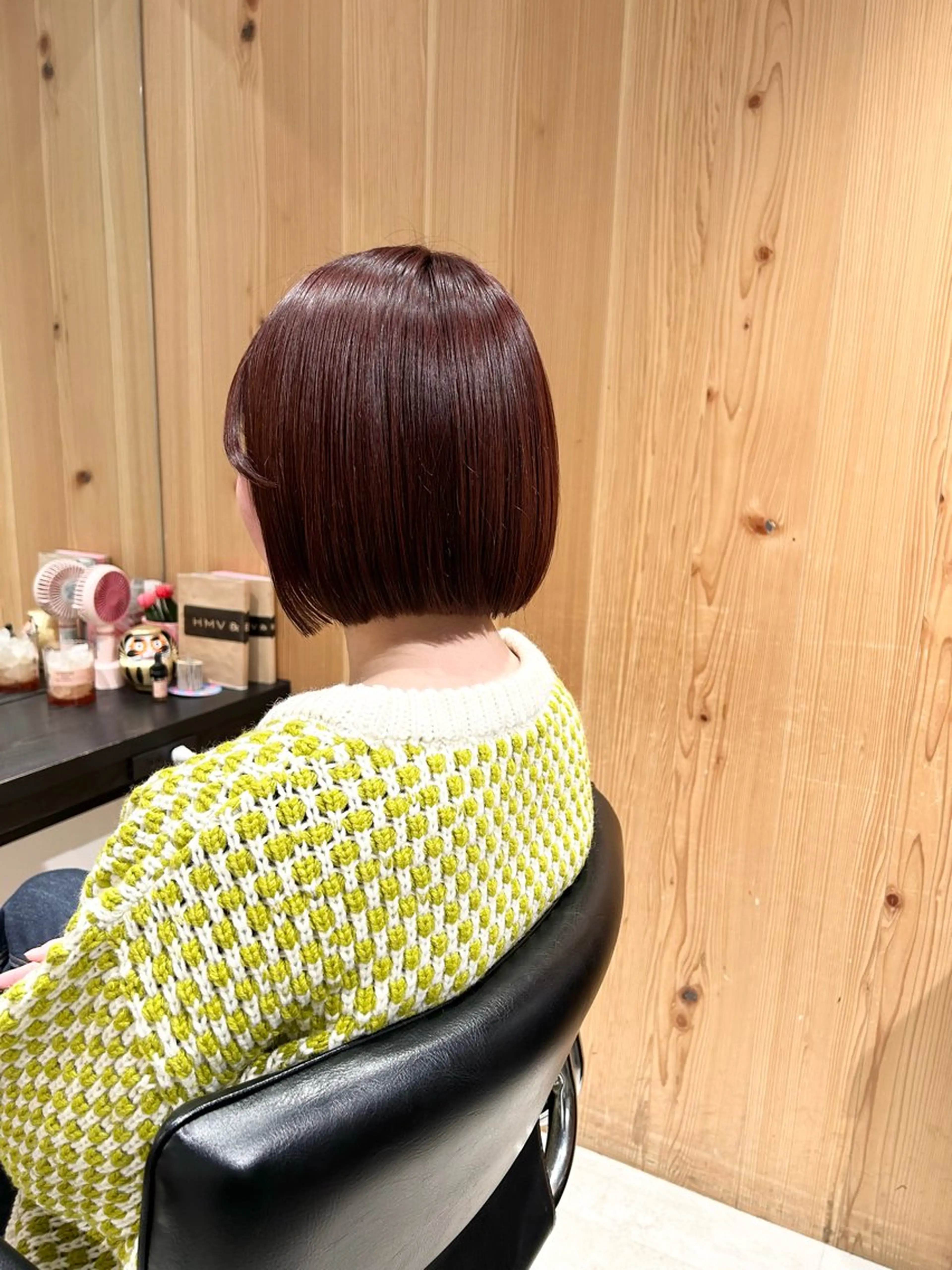 ショート カラー 切りっぱなしボブ ボルドーカラー ボブ カット ヘアカラー トリートメント ヘッドスパ GO TODAY SHAIRE SALON 渋谷モディ所属・スキバサミを使わない カット🌼唯🌼のヘアスタイル