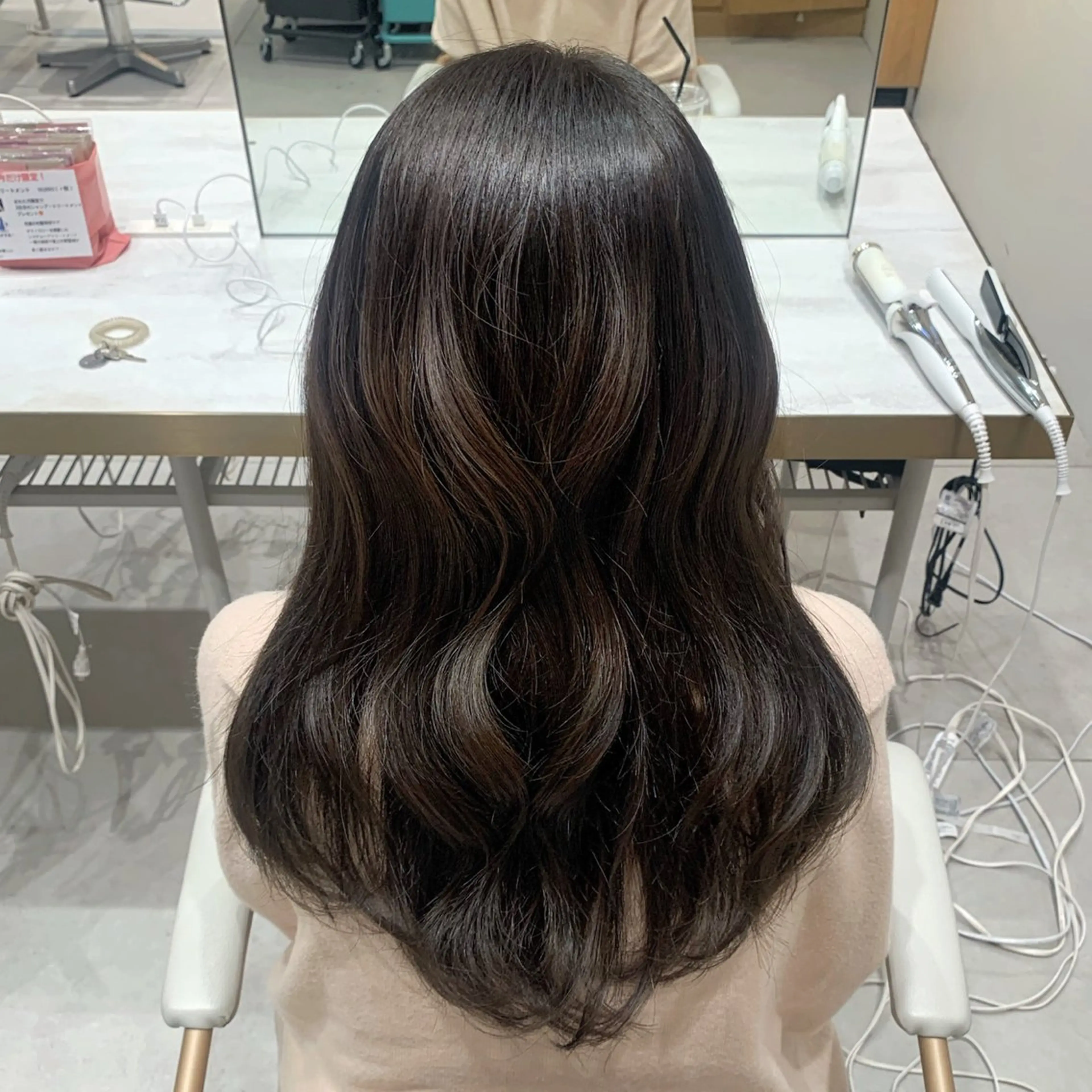 セミロング カラー ヘアアレンジ ヘアカラー トリートメント 内田 志乃のヘアスタイル