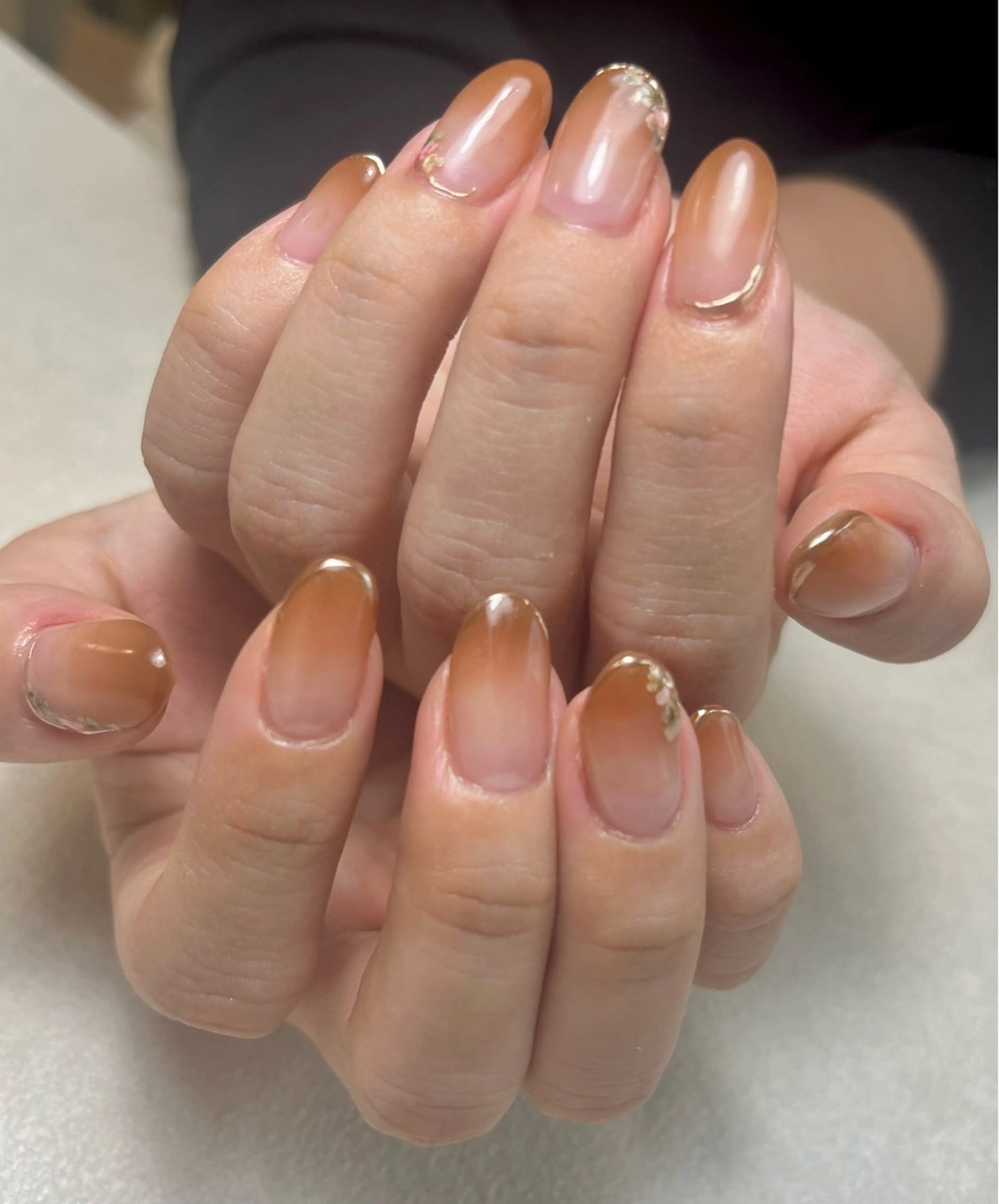 ネイル ブラウン グラデーション ミラーネイル ハンドネイル nail room.のネイルデザイン