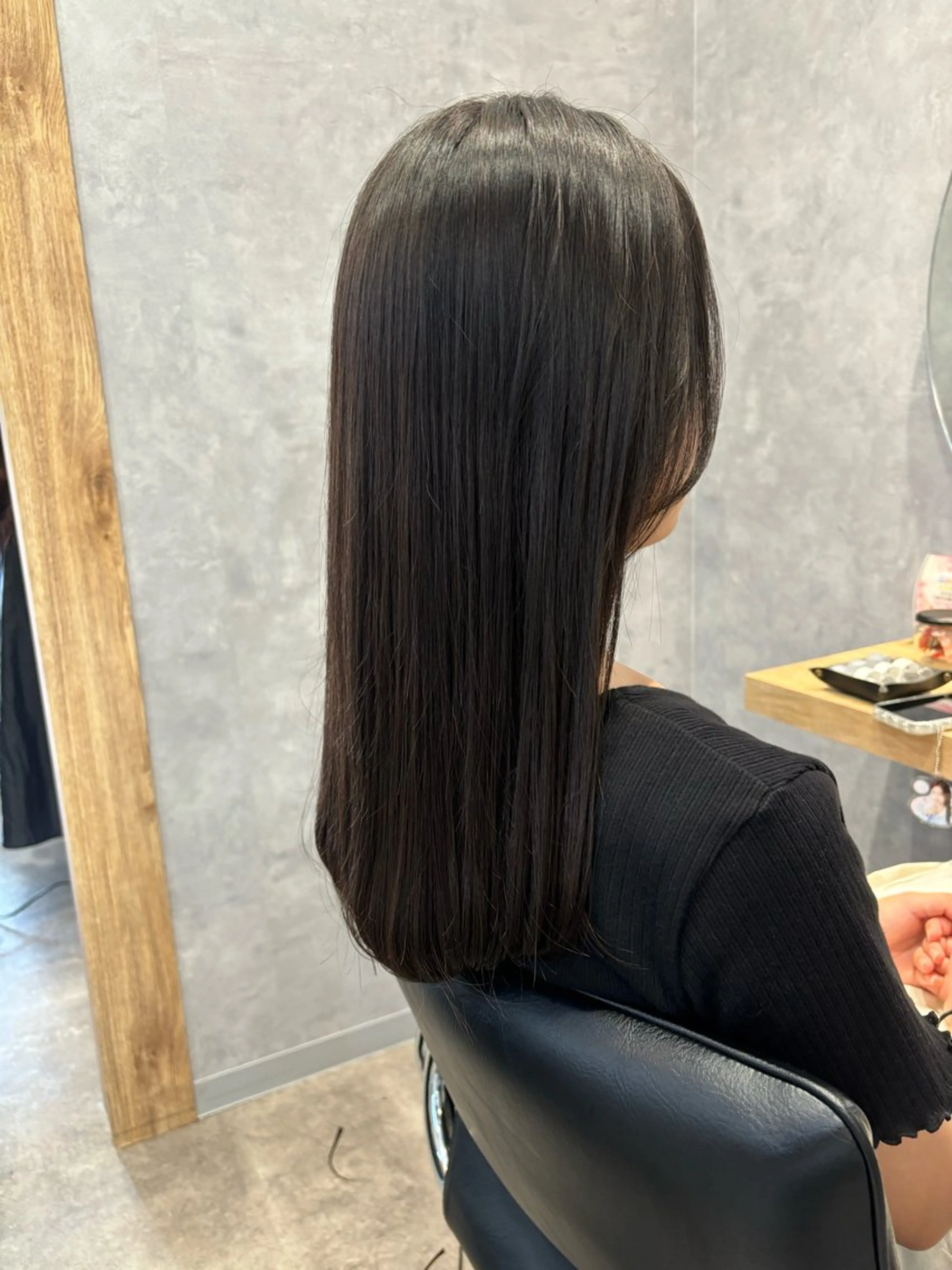 ロング 顔周りカット ロング サイドバング 萩原 あんのヘアスタイル