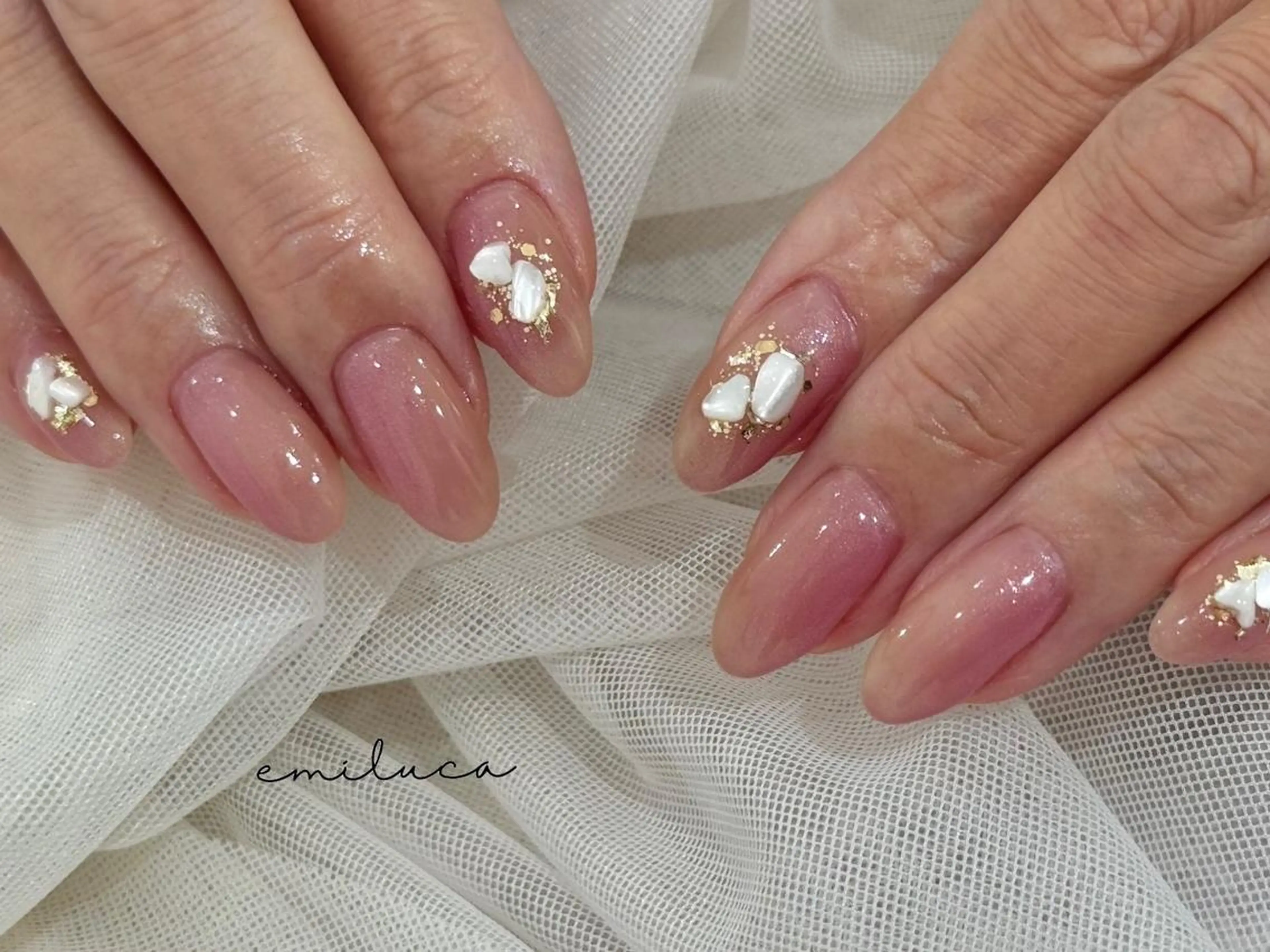 ネイル EMILUCA 本地のネイルデザイン
