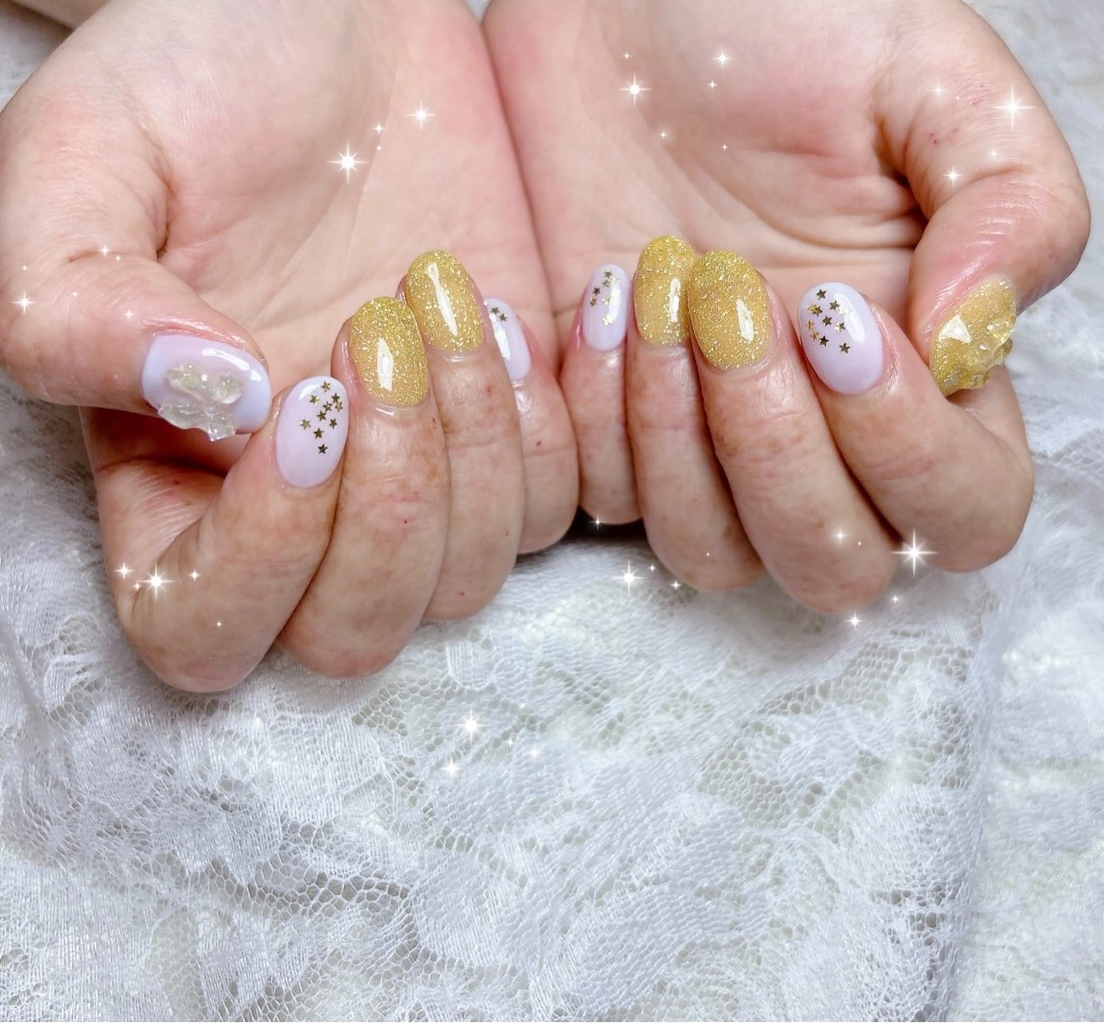 ネイル ホログラムネイル 黄色 ハンドネイル FLARE NAIL フレアネイルのネイルデザイン