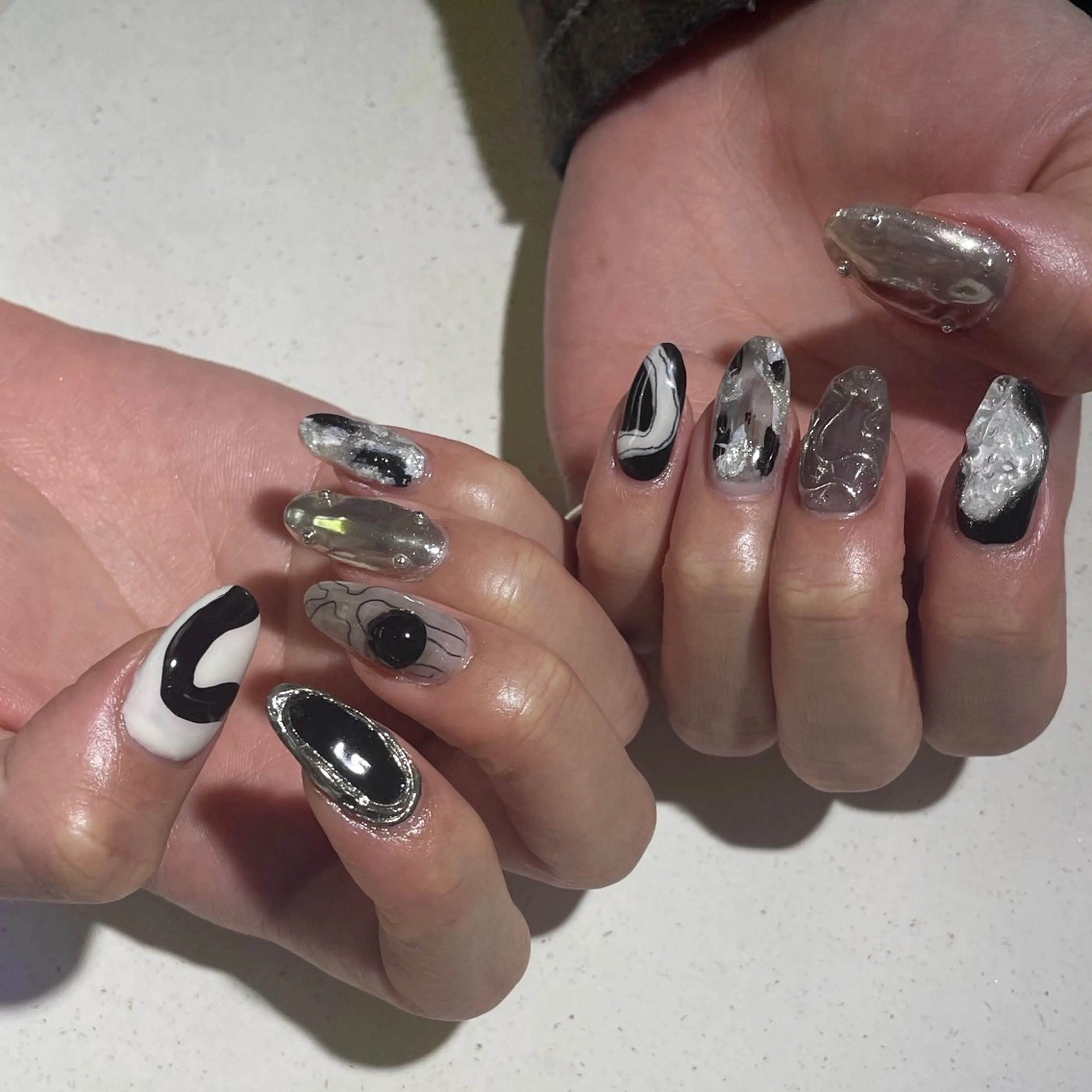 ネイル アートネイル べっ甲ネイル ジェルネイル グリーン キラキラネイル nailstudio eviz新宿店のネイルデザイン