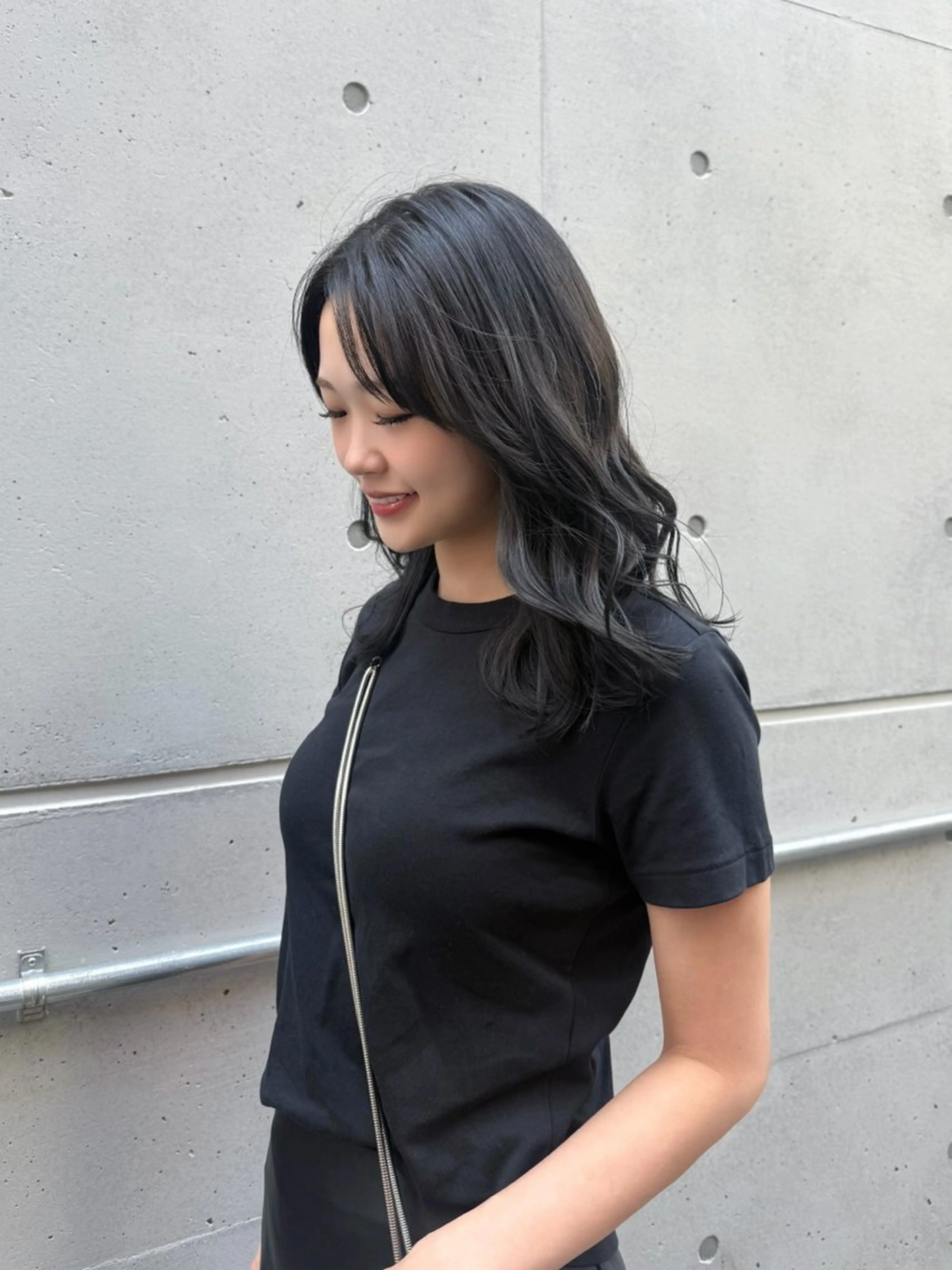 ミディアム カラー 黒髪 ブルーカラー ブルーブラック 透明感カラー ヘアカラー トリートメント 幣 あや乃のヘアスタイル