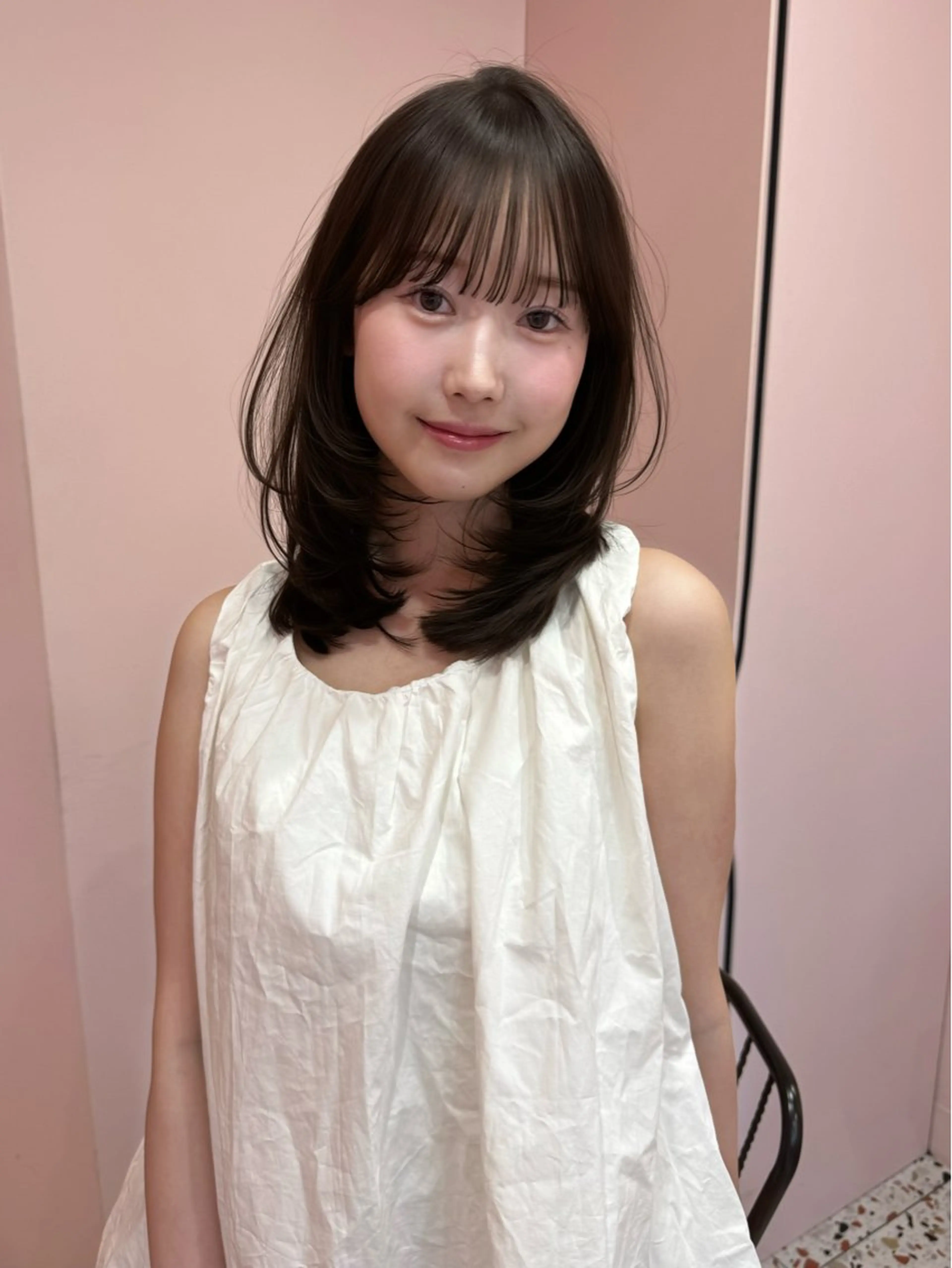 ミディアム くびれヘア 髪質改善 韓国風ヘア レイヤーカット シースルーバング カット ヘアカラー トリートメント 顔周り/透明感カラー REINA𓍯のヘアスタイル