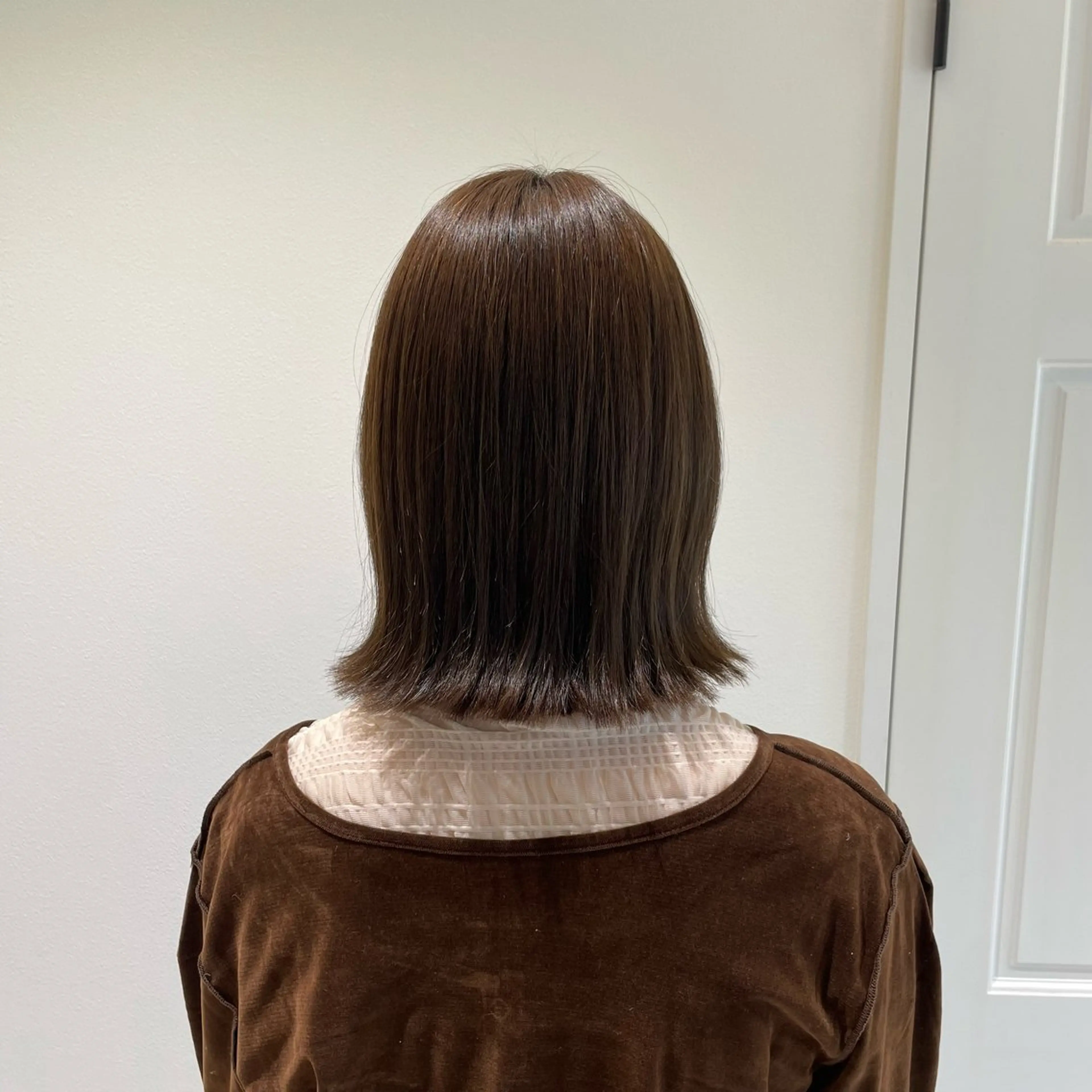 ミディアム 切りっぱなしボブ ボブ 外ハネヘア カット ボブ／ブリーチカラー ／ゆづき🌟のヘアスタイル