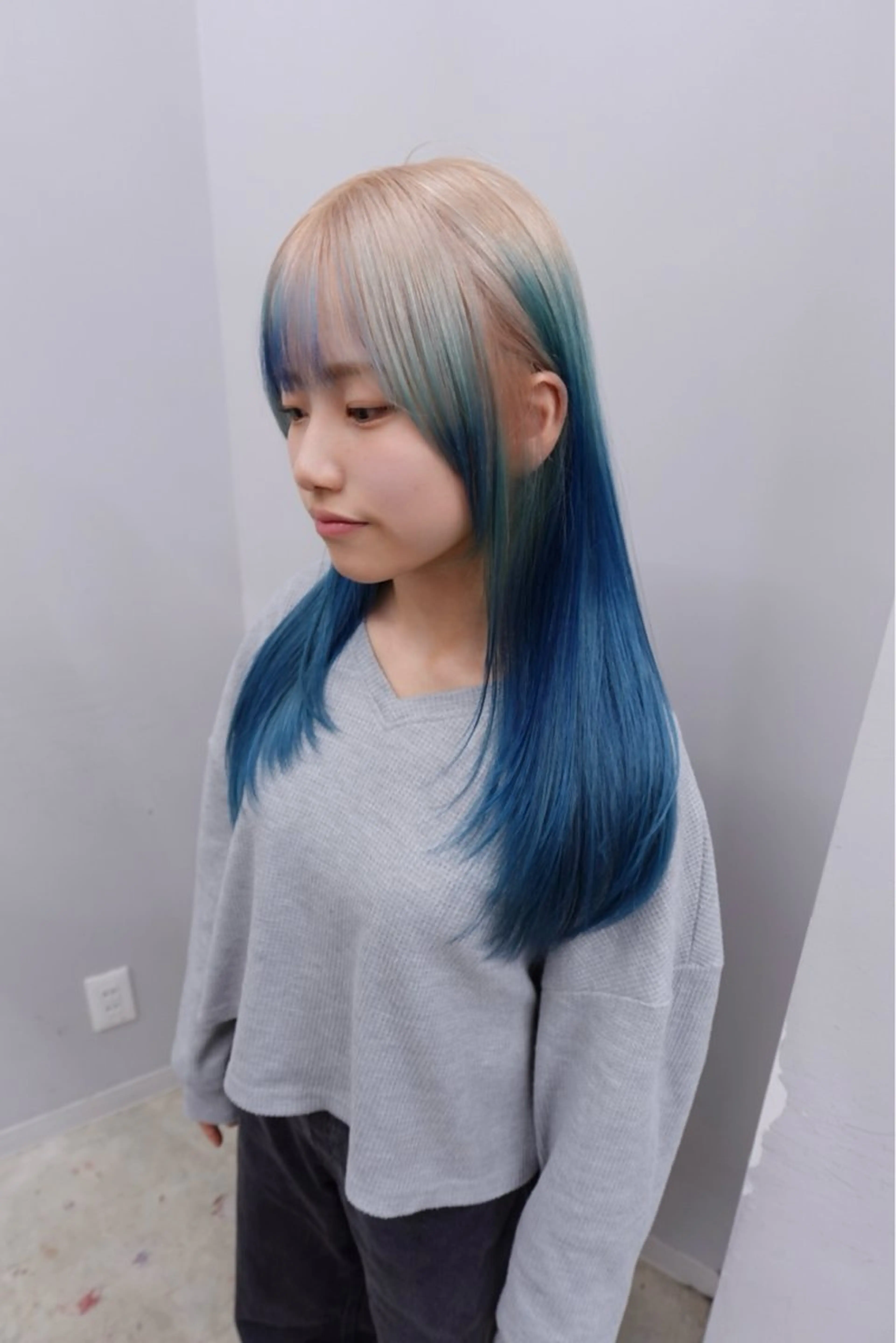 ロング ハッシュカット 韓国風ヘア レイヤーカット ロング カット ヘアカラー トリートメント 表参道ハイトーン 韓国ヘア長田雄希のヘアスタイル