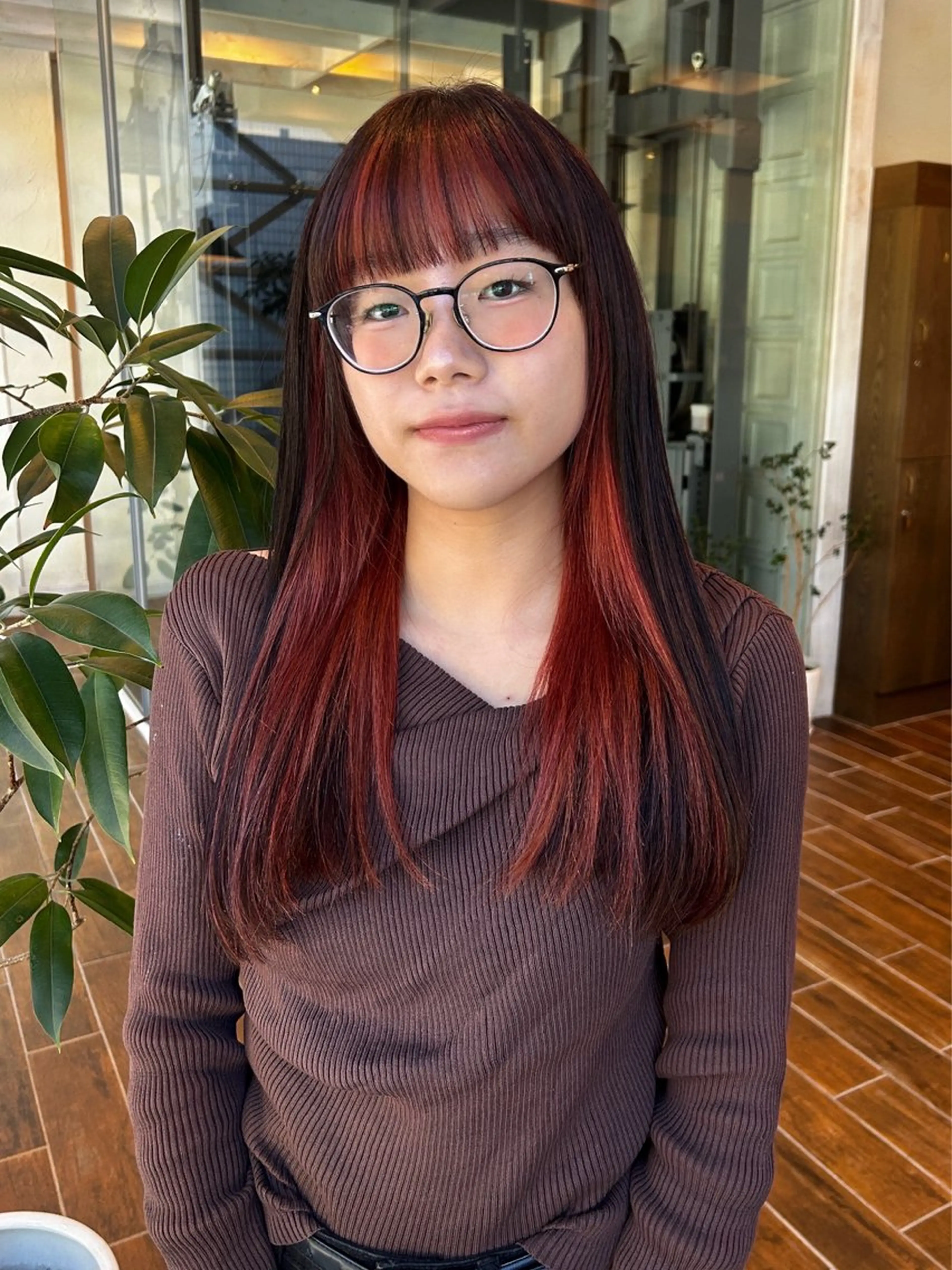 セミロング カラー セミロングパーマ 髪質改善 韓国風ヘア 縮毛矯正 ヘアカラー 西 優衣奈のヘアスタイル