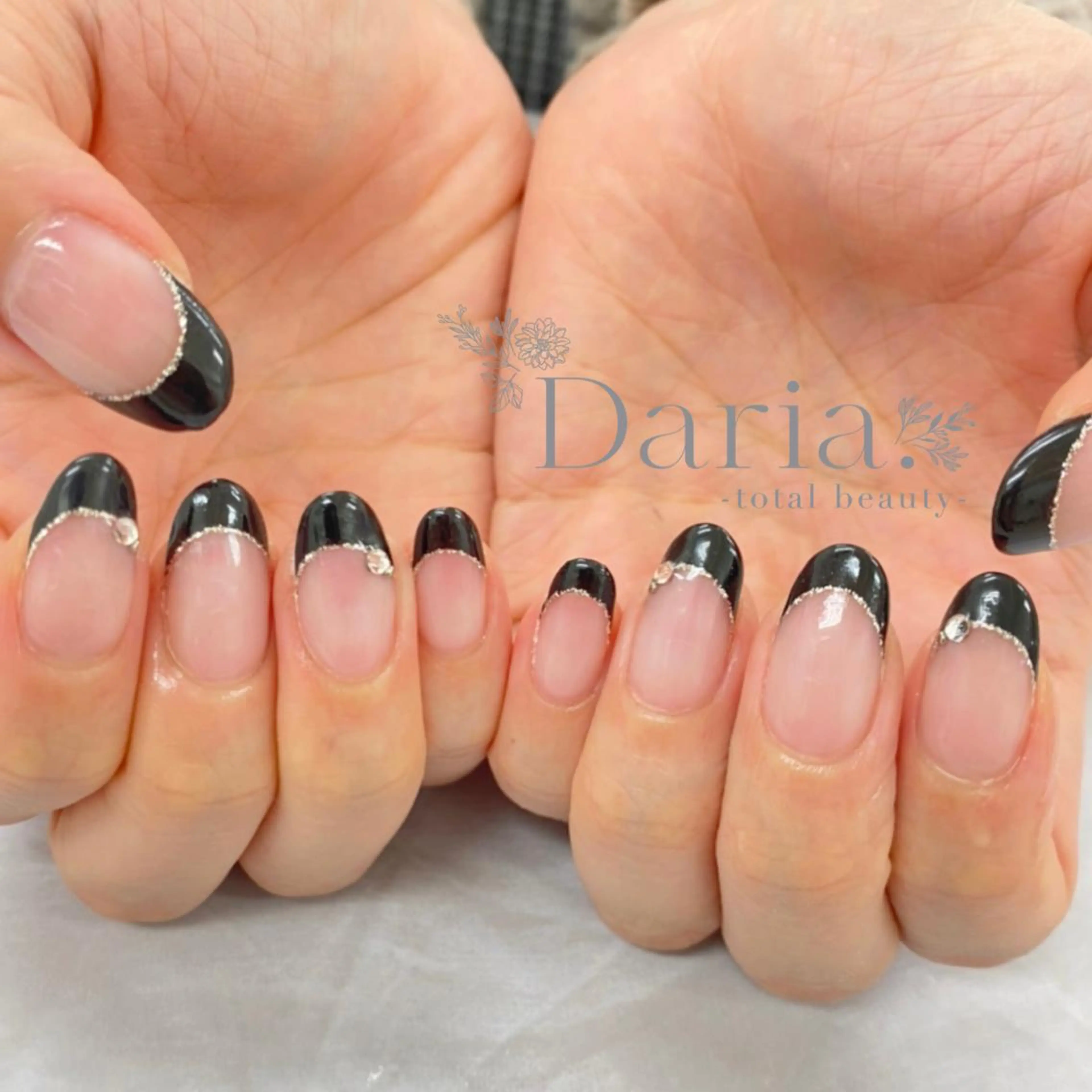 ネイル フレンチネイル ジェルネイル オフィスネイル パラジェル Daria. nailのマツエク・マツパデザイン