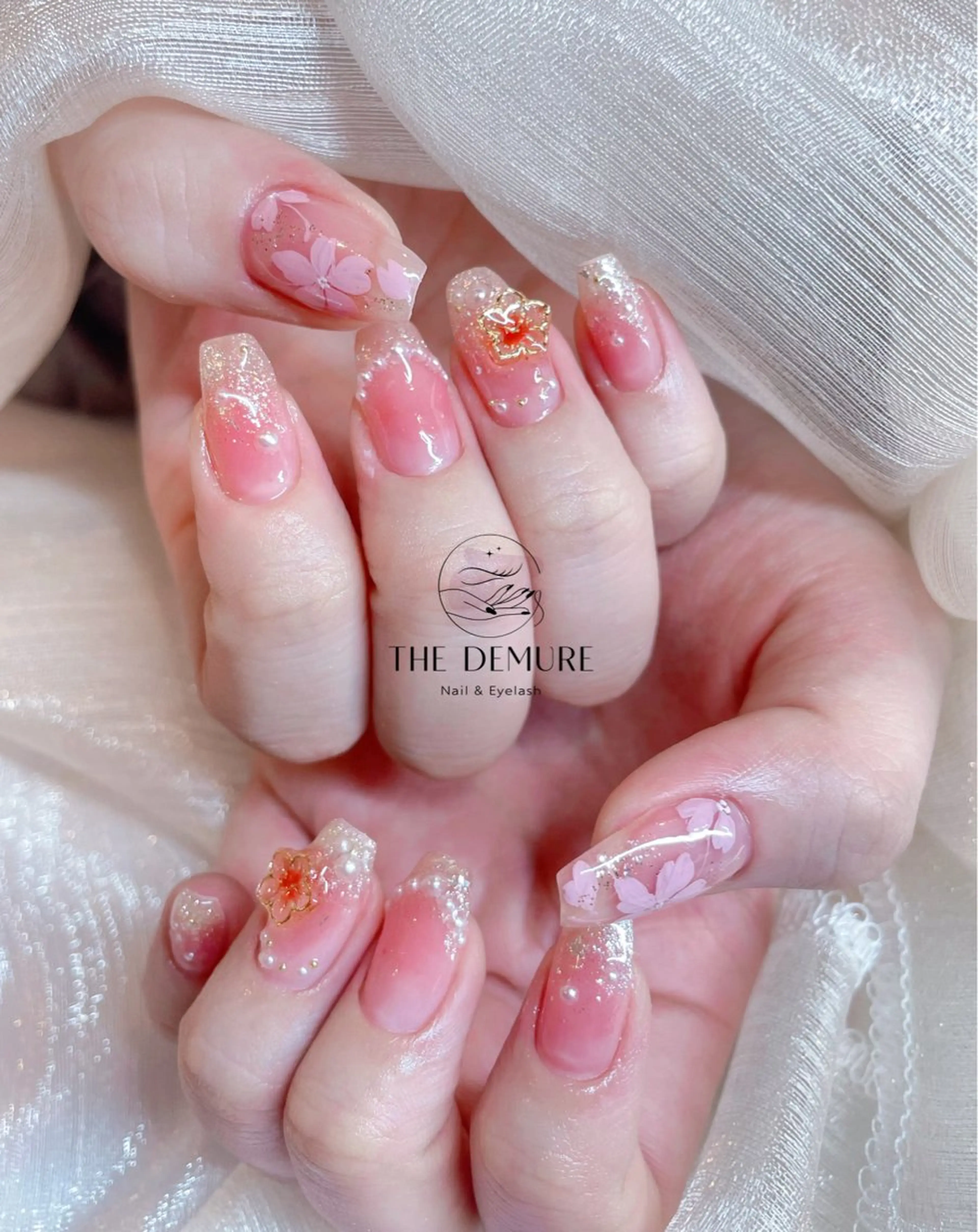 ネイル アートネイル キラキラネイル 韓国ネイル 水色 ロングネイル NailDemure 【銀座店】のネイルデザイン